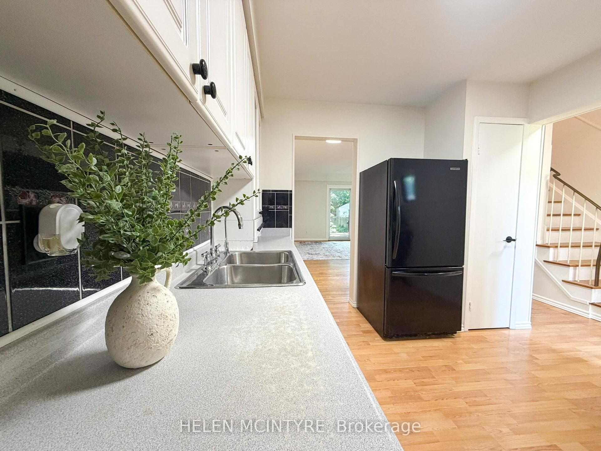 140 Ripley Court Unit 4 - Townhouse photo 10 of 47 in Oakville, Ontario