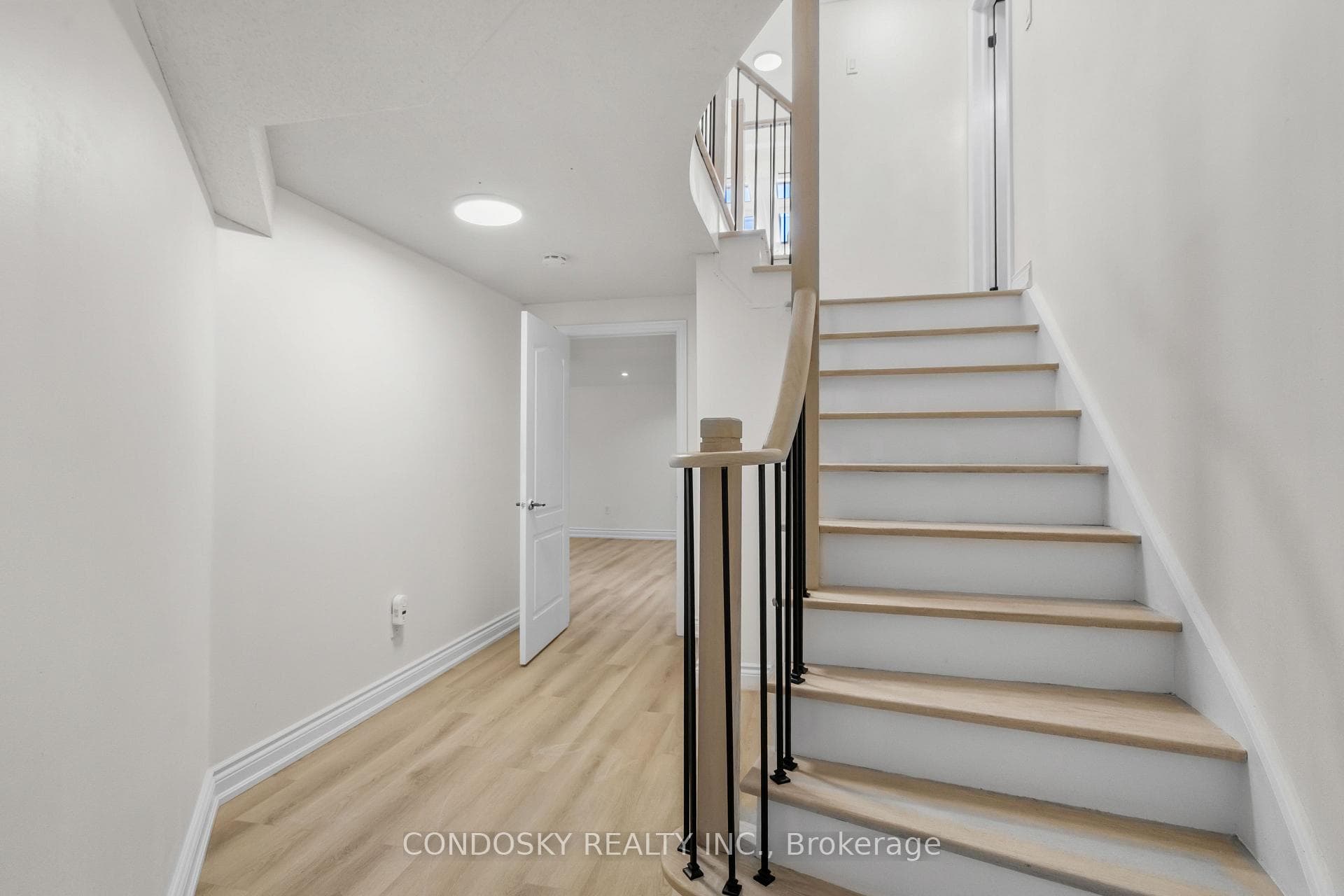 3322 Fox Run Circle - Detached photo 38 of 50 in Oakville, Ontario