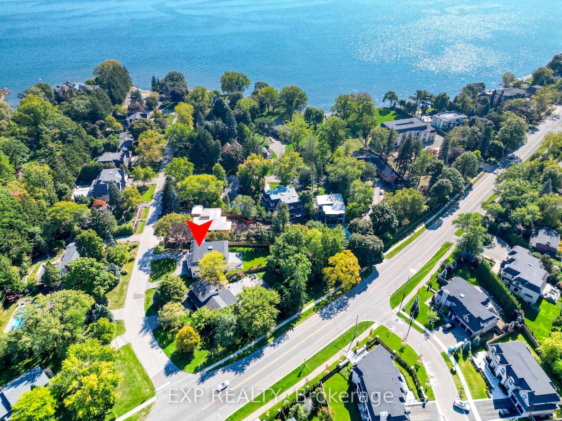 150 WOLFDALE Avenue - Detached photo 2 of 3 in Oakville, Ontario