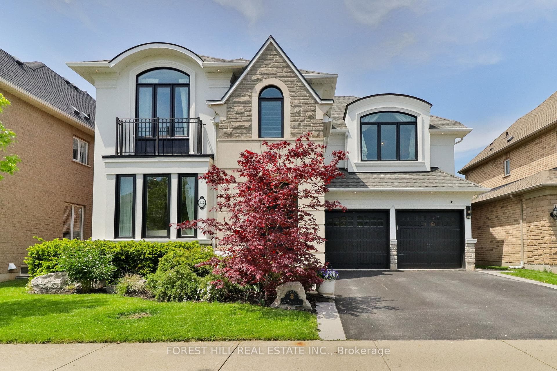 327 Turning Leaf Road - Detached photo 2 of 43 in Oakville, Ontario