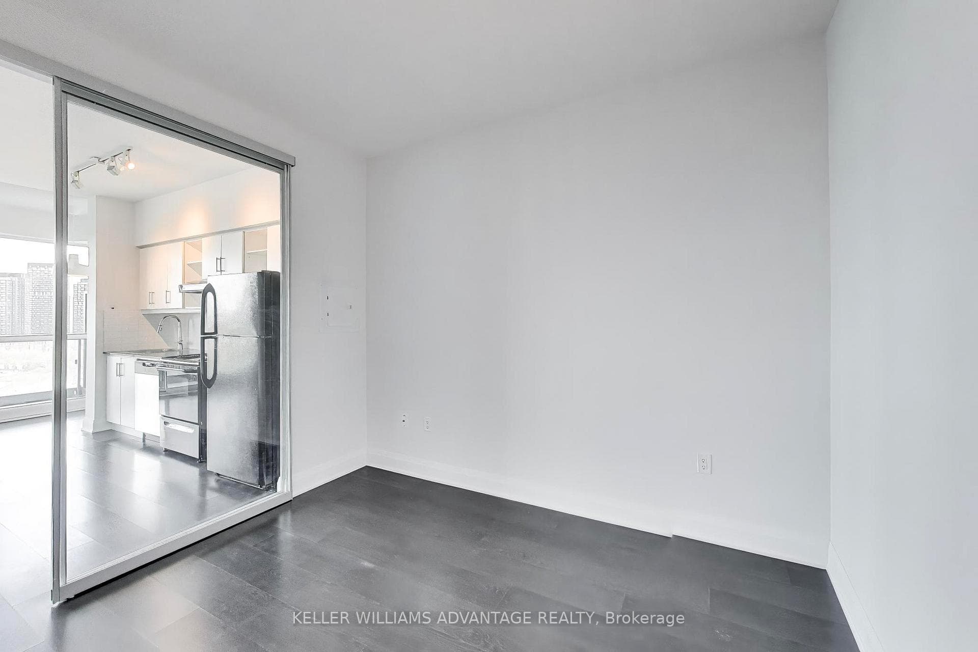160 Vanderhoof Avenue Unit 1718 - Condo photo 7 of 42 in Flemingdon Park / Don Mills, Ontario