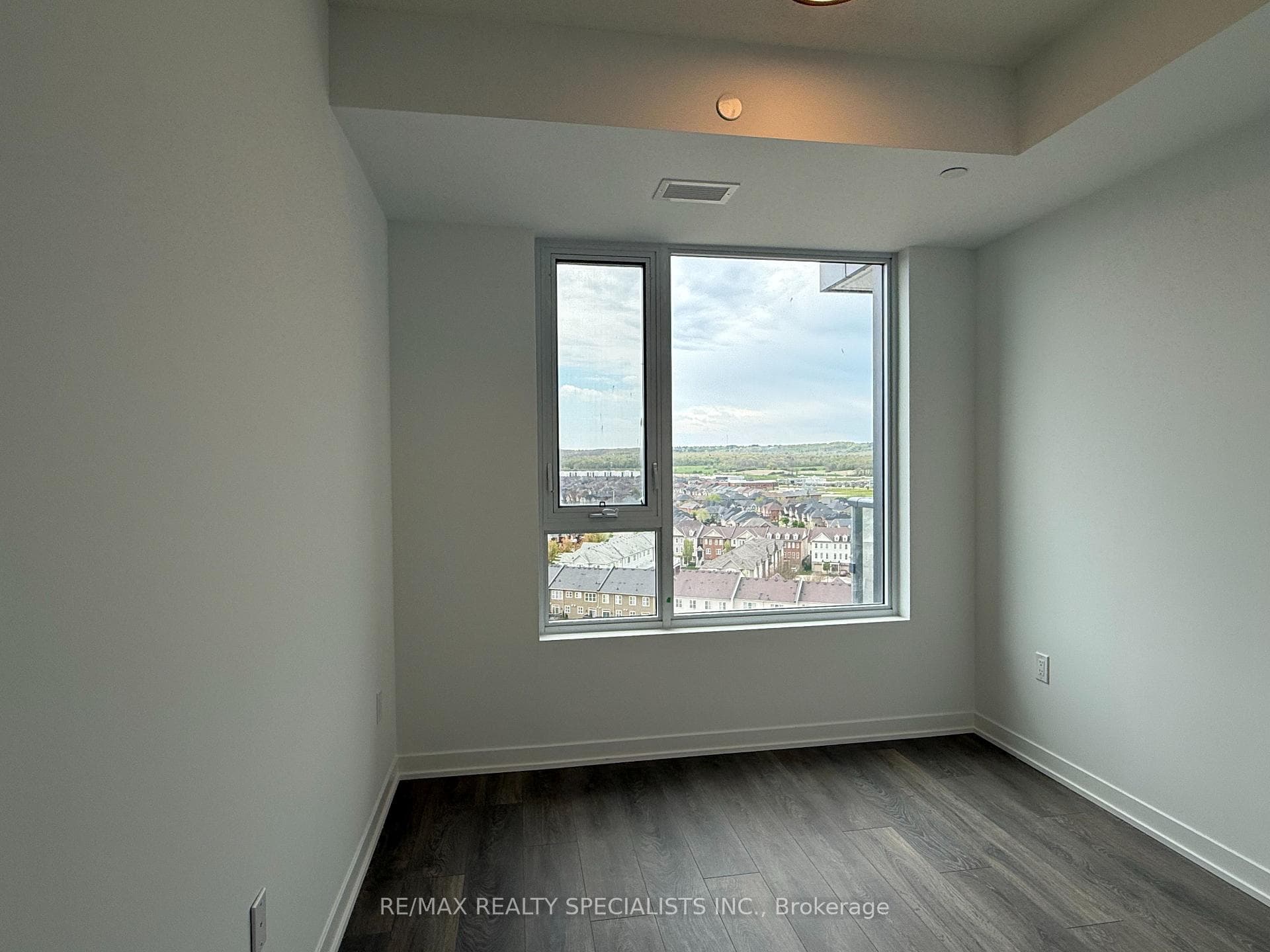 4878 POWERS Common Unit C1110 - Condo photo 13 of 30 in Burlington, Ontario