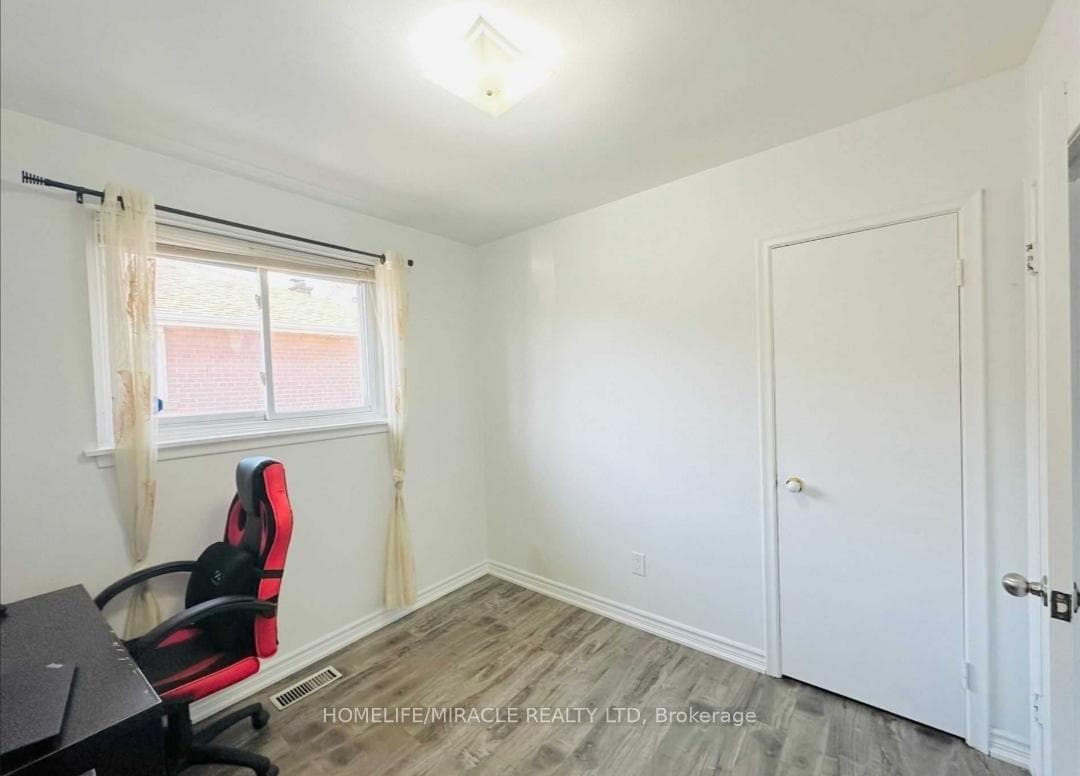 66 Fairglen Avenue - Semi-Detached photo 19 of 35 in Brampton, Ontario