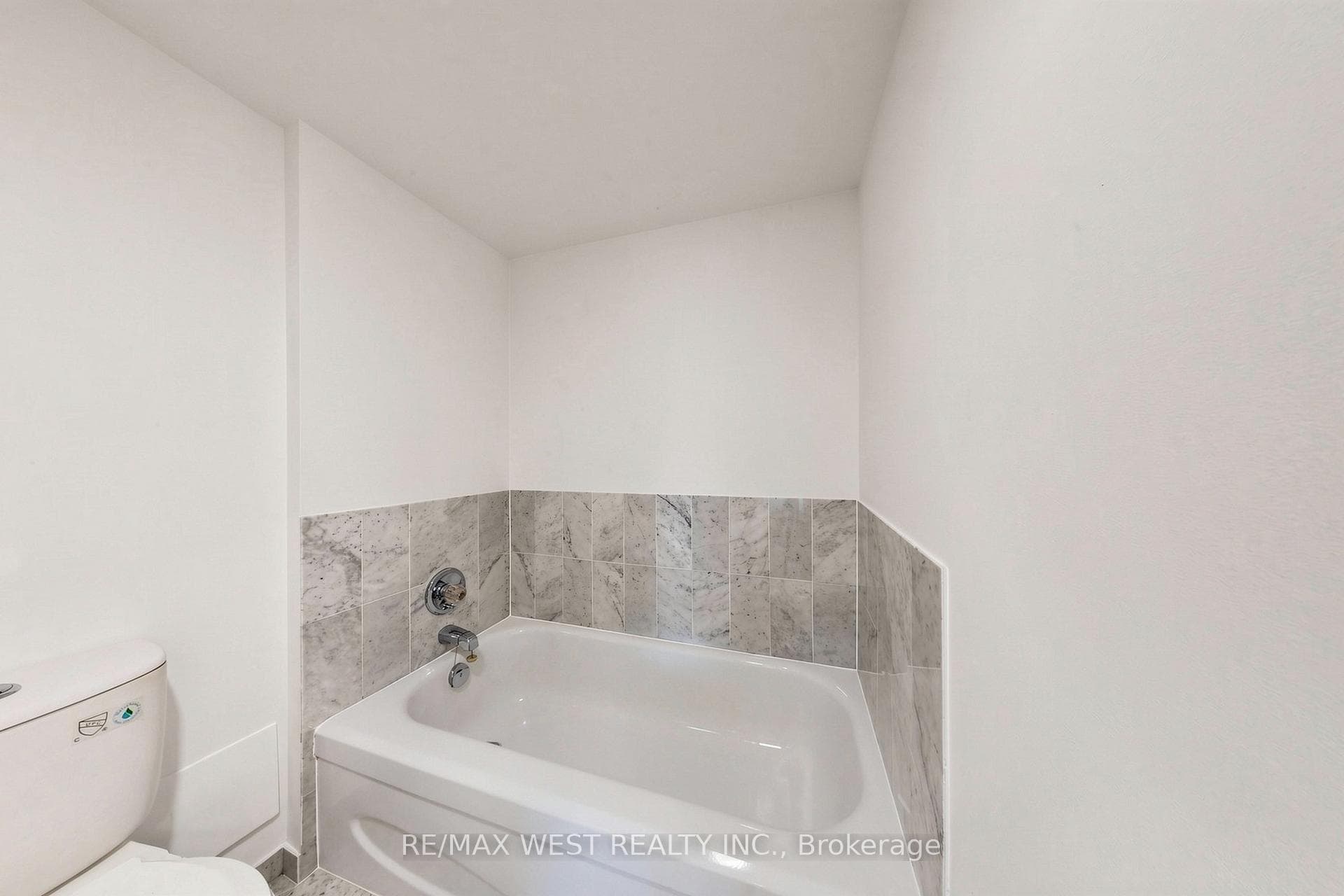 5 Concorde Place Unit 1302 - Condo photo 29 of 47 in Don Mills / Parkwoods / Victoria Village, Ontario