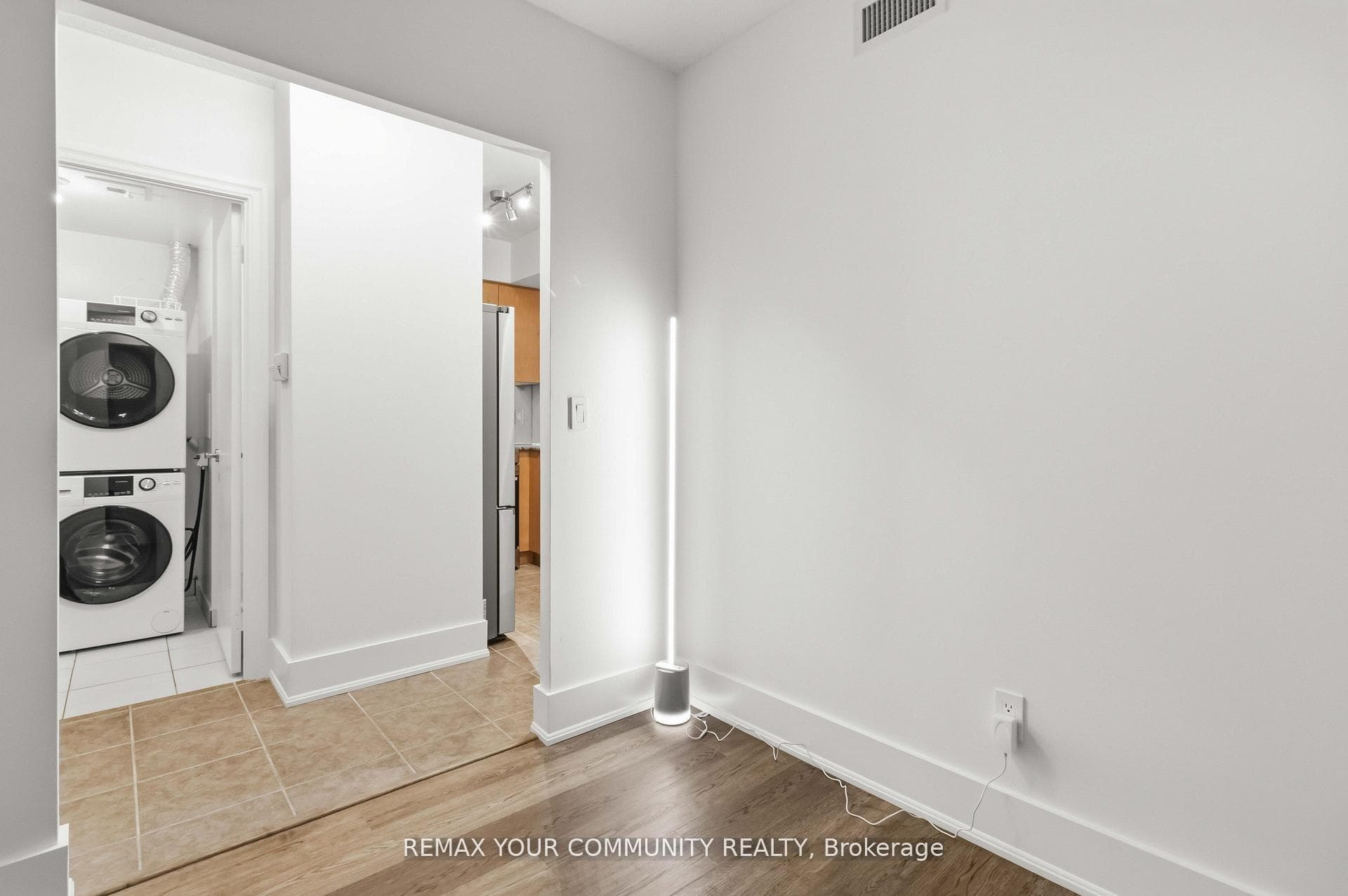 8 Scollard Street Unit 606 - Condo photo 19 of 37 in Annex / Yorkville / Summerhill, Ontario