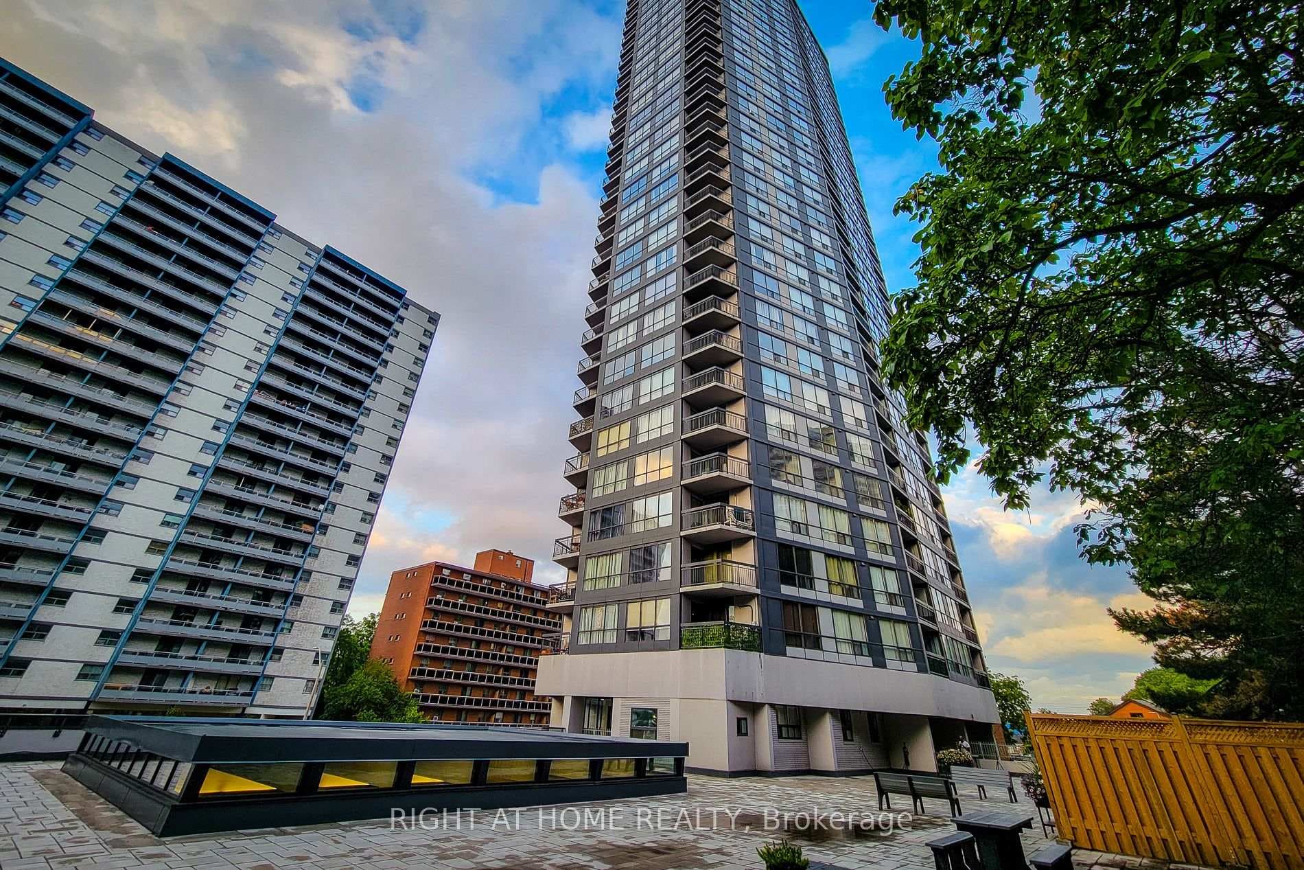 150 Charlton Avenue Unit 601 - Condo photo 5 of 26 in Hamilton, Ontario