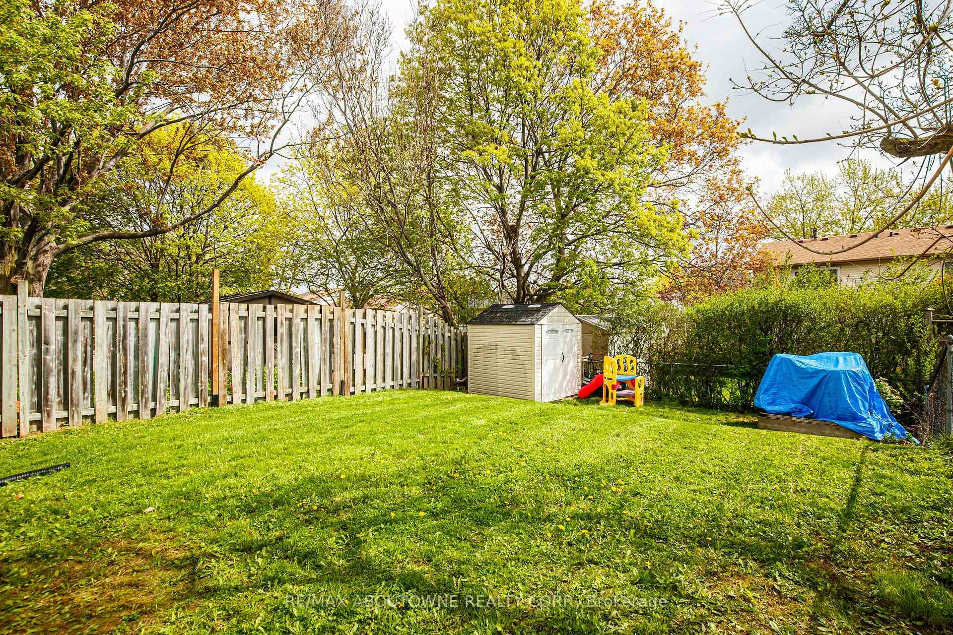 2367 Middlesmoor Crescent - Semi-Detached photo 30 of 31 in Burlington, Ontario