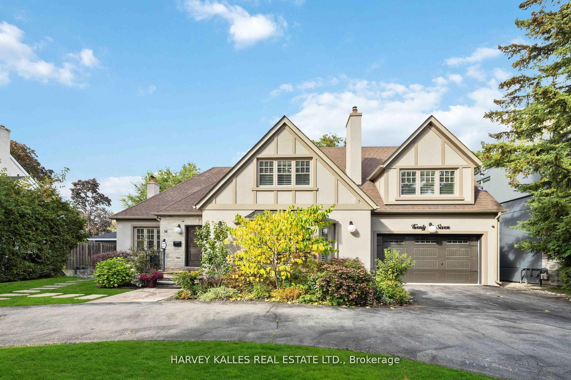 27 Ashley Park Road - Detached photo 3 of 49 in Etobicoke (Islington / Rexdale), Ontario
