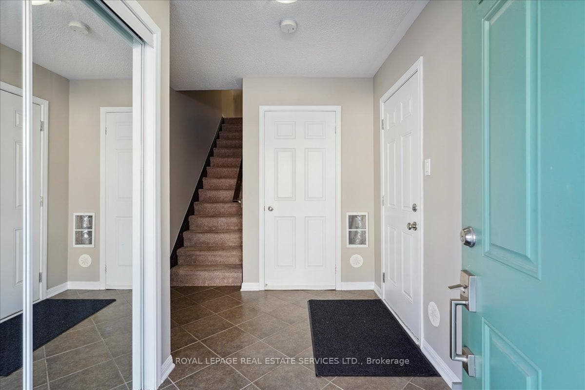 222 Septimus Heights - Townhouse photo 5 of 30 in Milton, Ontario
