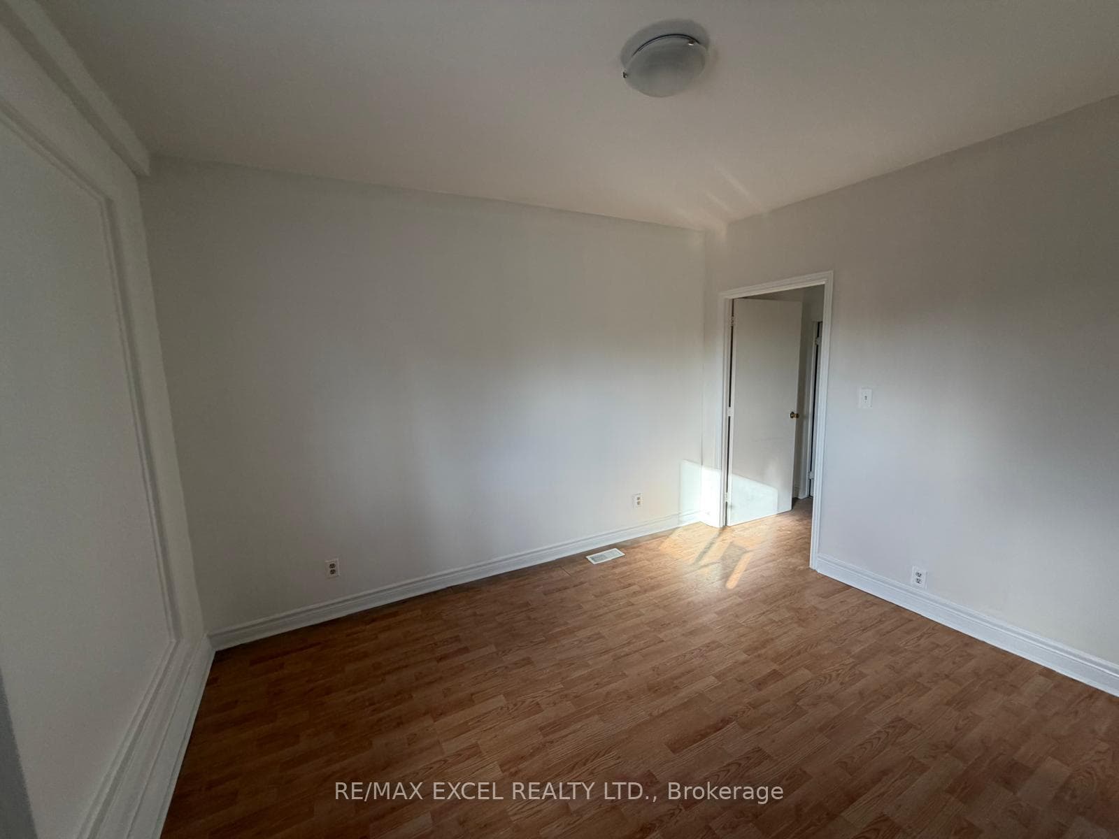 515 Warden Avenue Unit Main Flr & Bsmt, Unit A - Detached photo 2 of 17 in Birch Cliff / Cliffside, Ontario