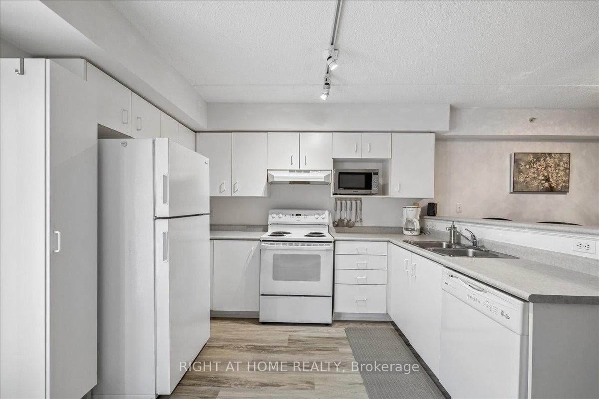 1451 Walker's Line Unit Unit # 312 - Condo photo 23 of 47 in Burlington, Ontario