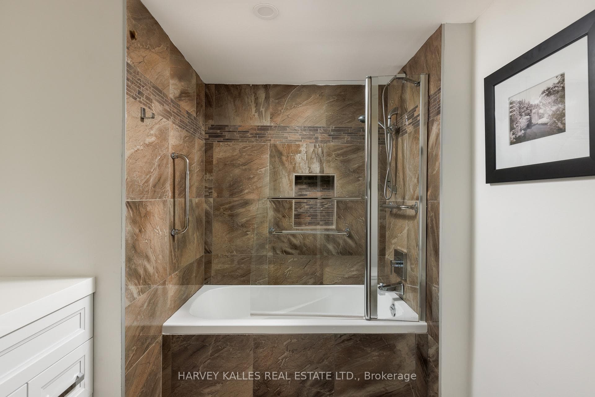 447 Walmer Road Unit 307 - Condo photo 22 of 28 in Forest Hill / Deer Park, Ontario