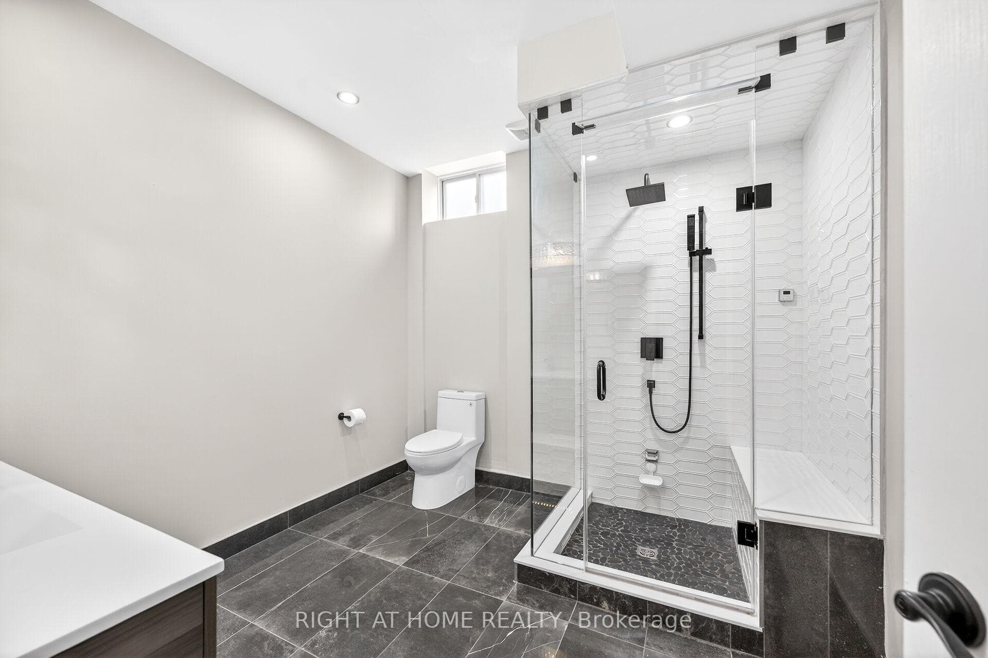 775 King Road - Detached photo 38 of 50 in Burlington, Ontario