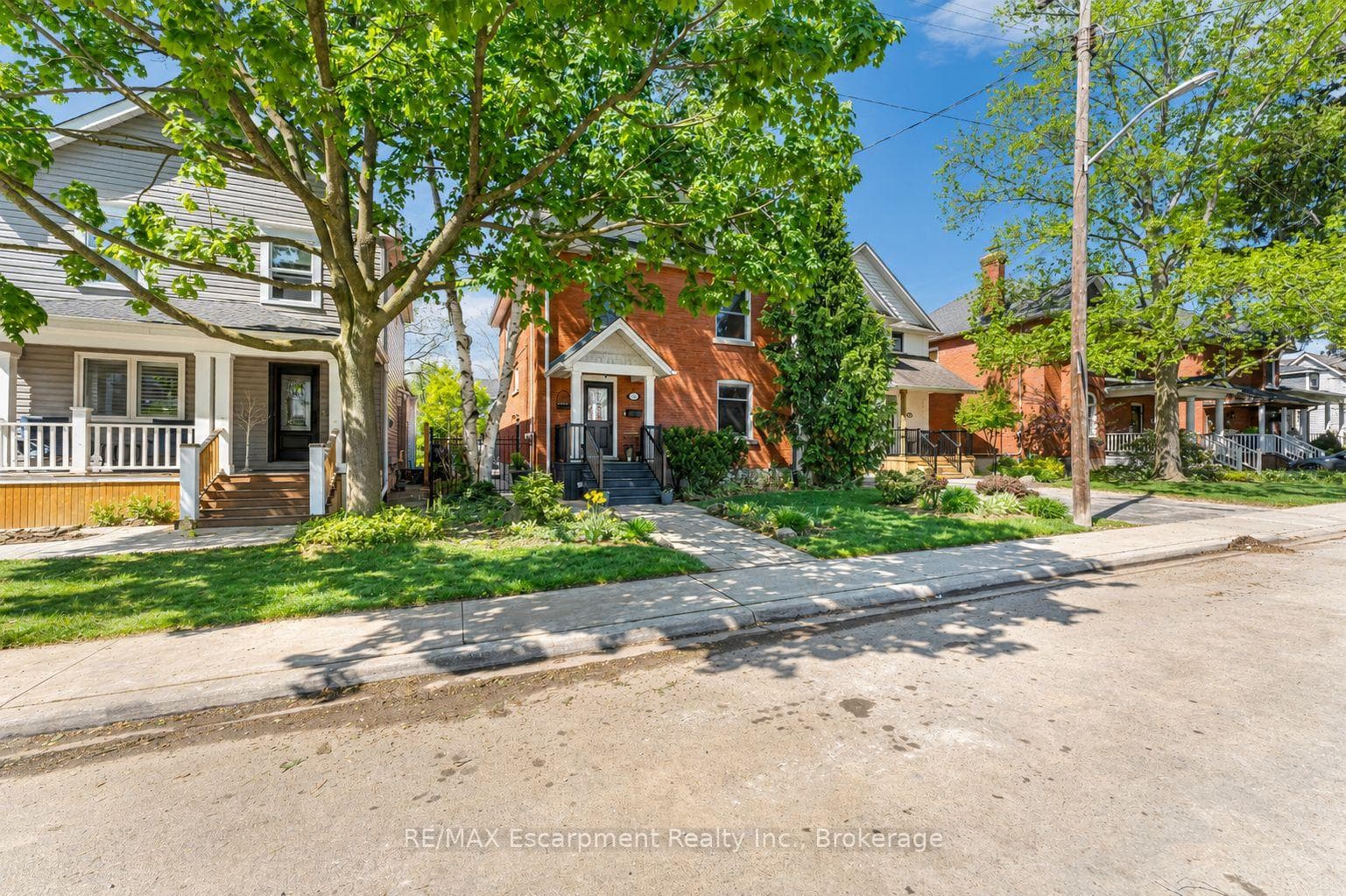 546 HURD Avenue - Detached photo 2 of 46 in Burlington, Ontario