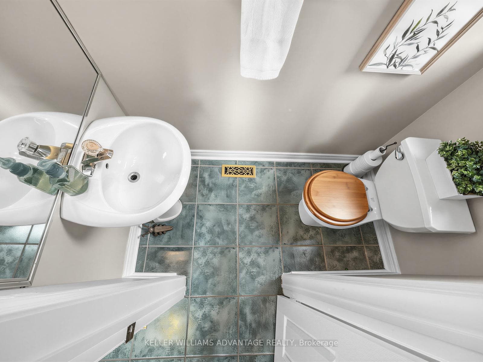 98 Coalport Drive - Detached photo 15 of 34 in Birch Cliff / Cliffside, Ontario