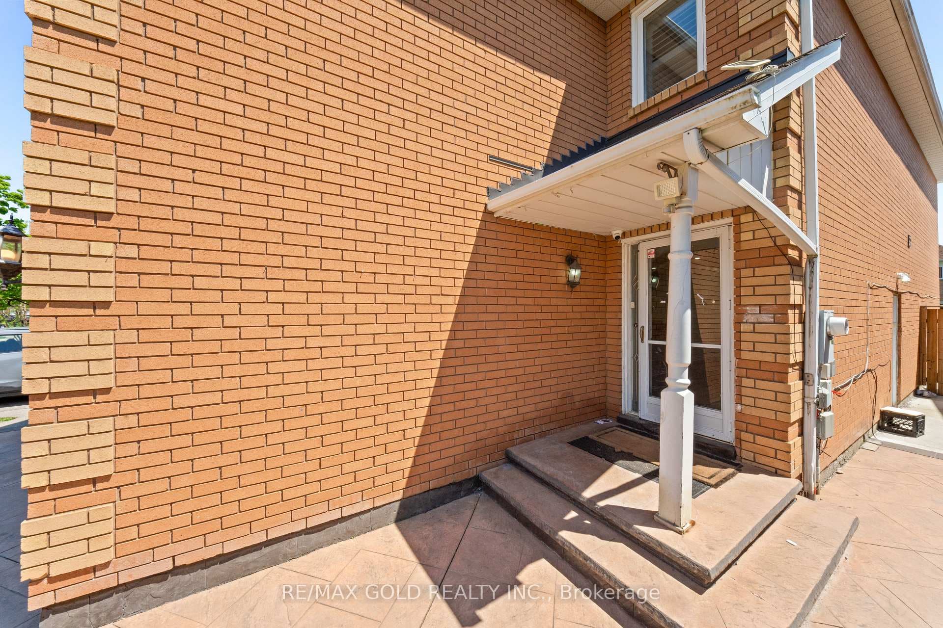 31 Ravenscliffe Court - Detached photo 3 of 32 in Brampton, Ontario
