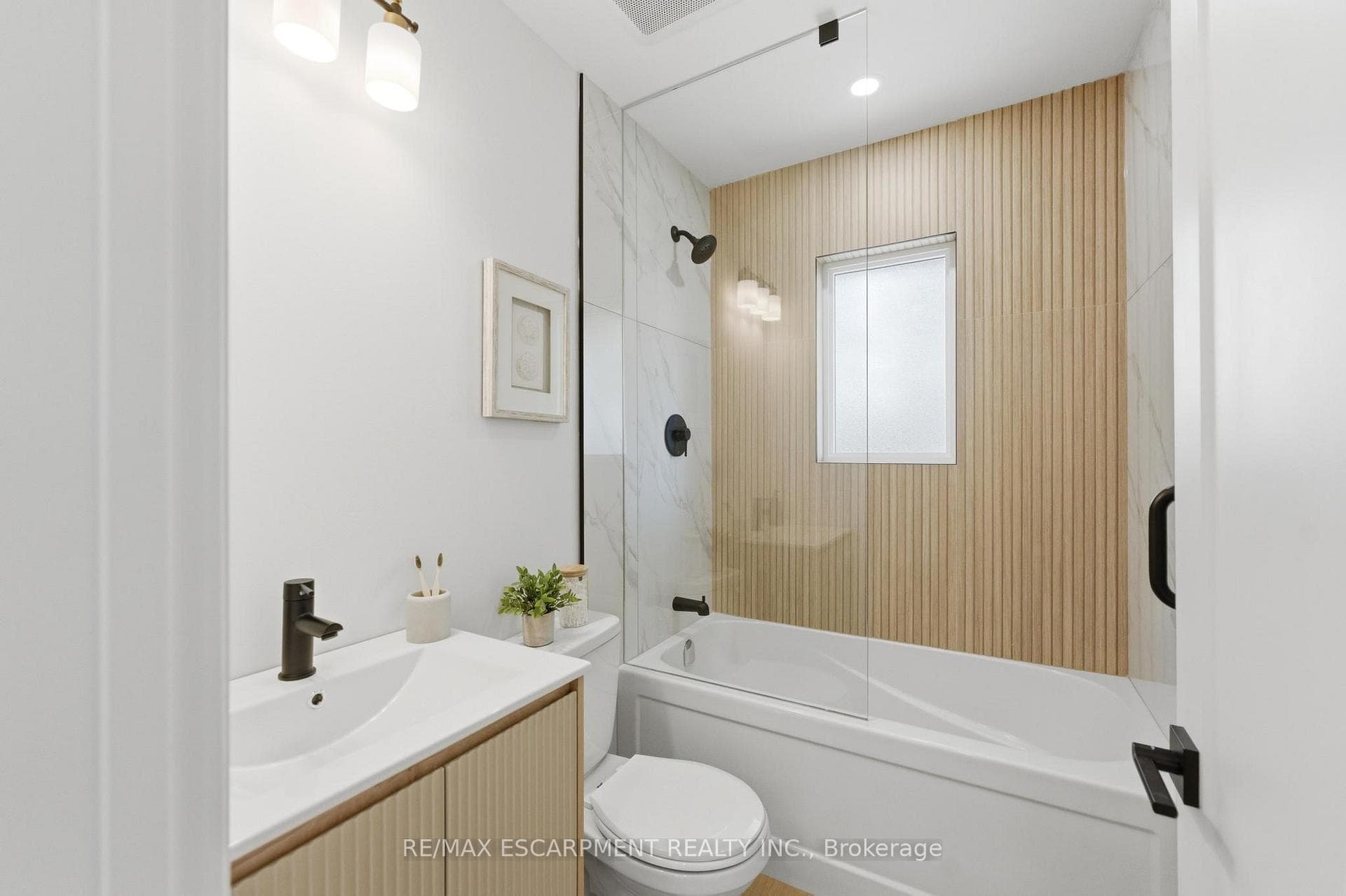 374 East 13th Street - Detached photo 15 of 40 in Hamilton, Ontario
