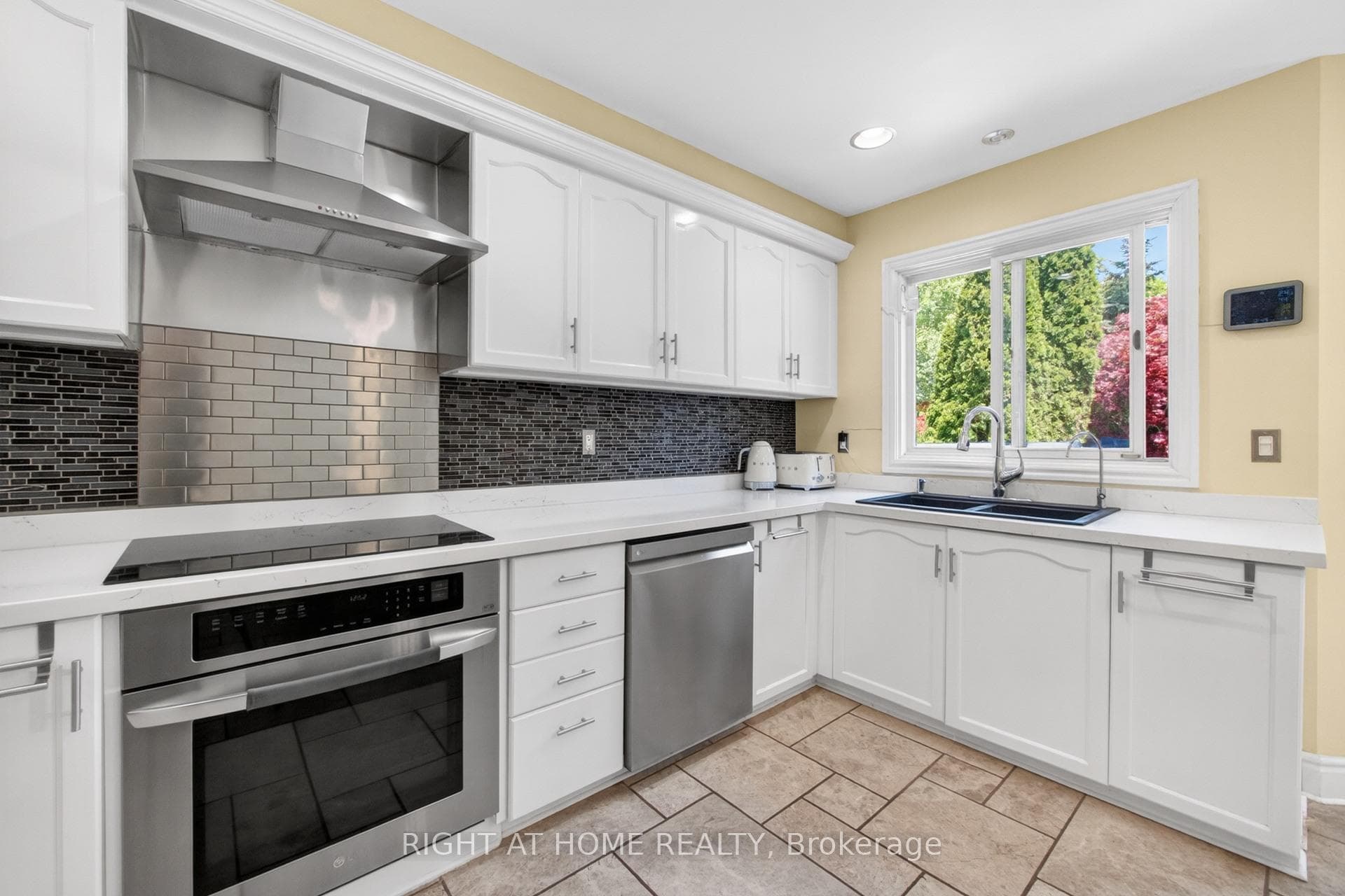 2005 Oak Springs Road - Detached photo 14 of 50 in Oakville, Ontario