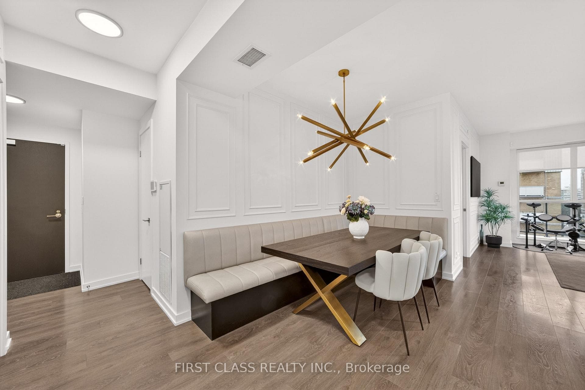 609 Avenue Road Unit 707 - Condo photo 4 of 30 in Annex / Yorkville / Summerhill, Ontario