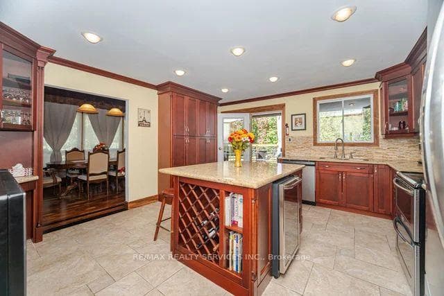 24 Cedar Drive - Detached photo 8 of 50 in Caledon, Ontario