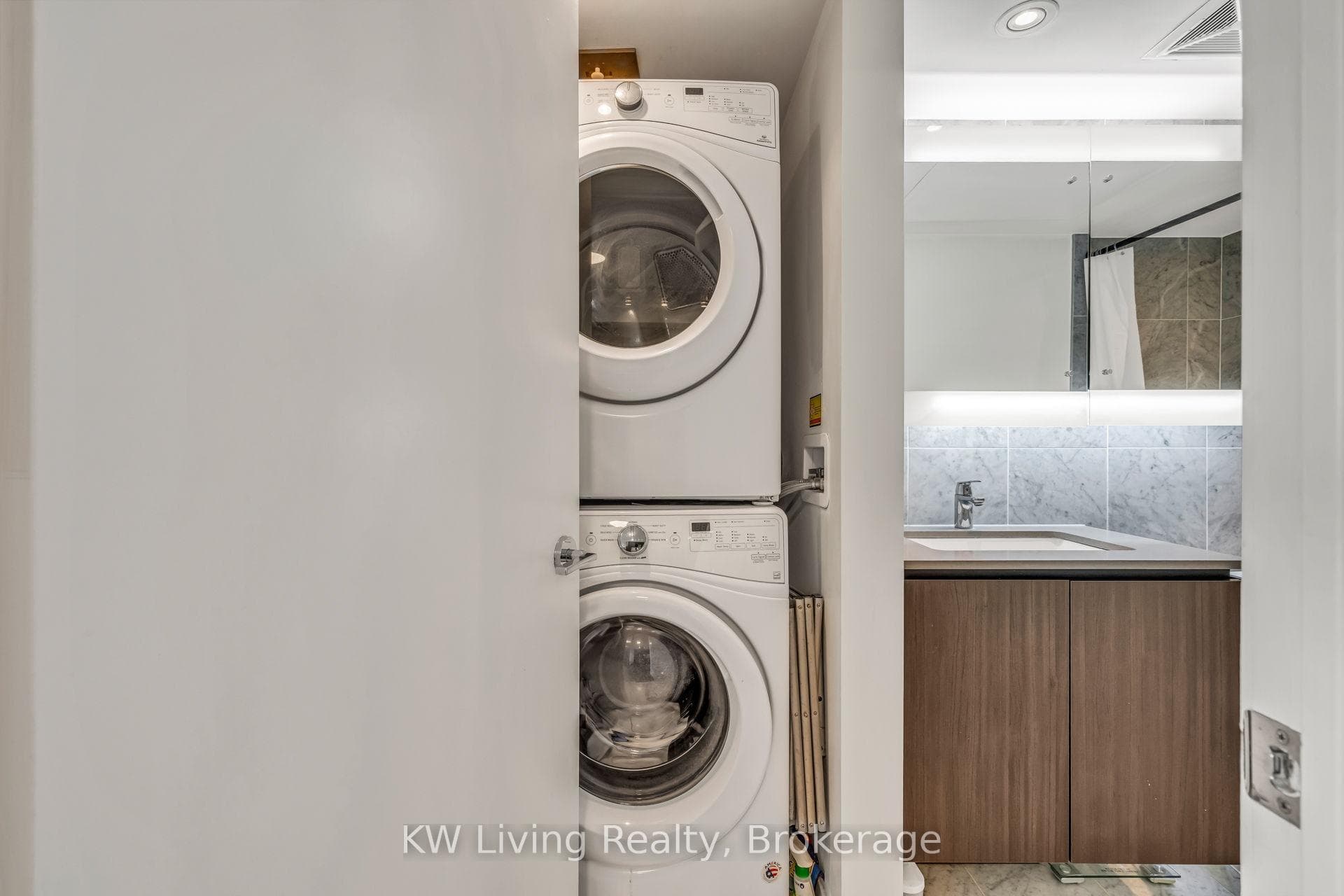 70 Queens Wharf Road Unit 1601 - Condo photo 37 of 37 in Downtown Toronto / Waterfront, Ontario