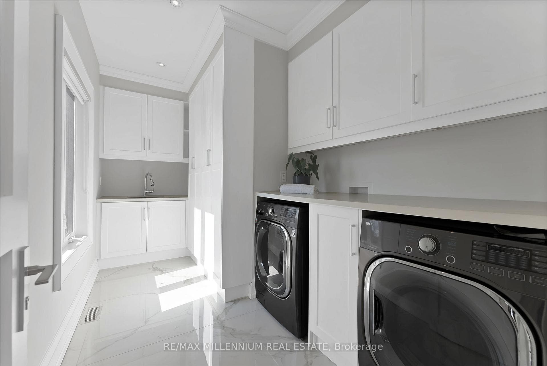 162 Oliver Place - Detached photo 29 of 50 in Oakville, Ontario