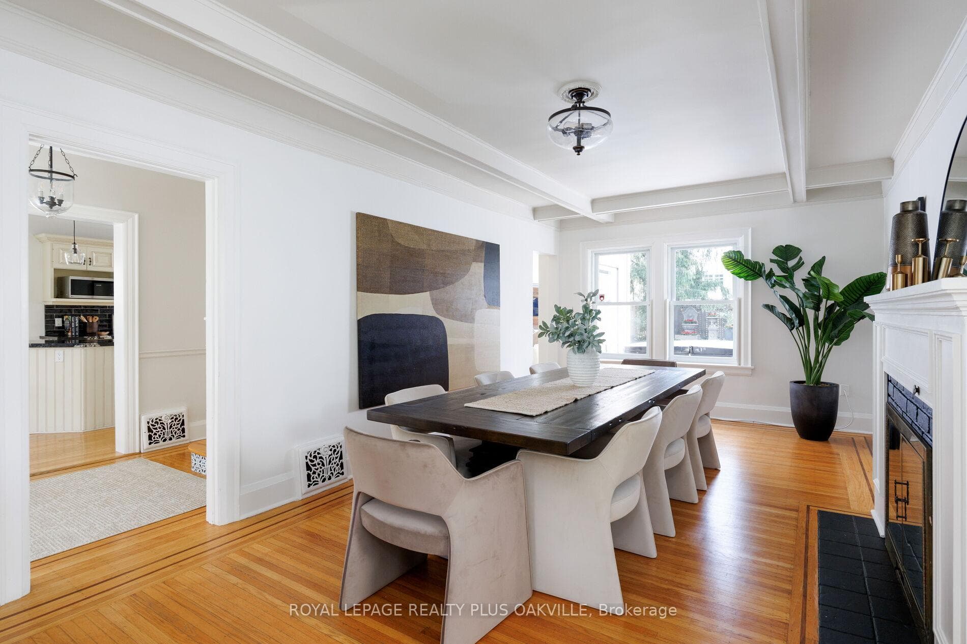 373 Rossmore Boulevard - Detached photo 9 of 50 in Burlington, Ontario