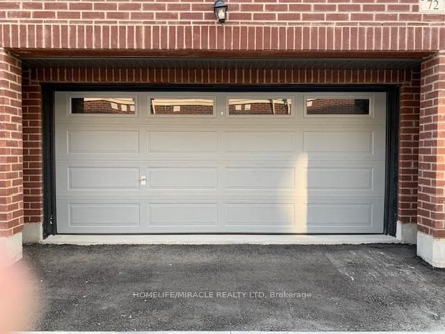 72 Coolhurst Avenue - Townhouse photo 4 of 24 in Brampton, Ontario
