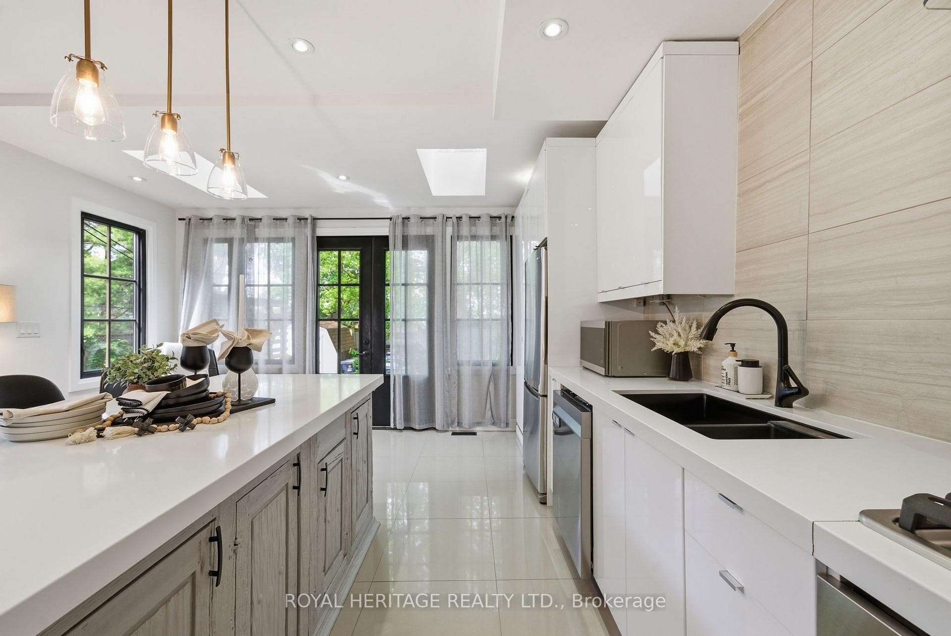 268 Hiawatha Road - Detached photo 7 of 34 in Riverdale / Leslieville, Ontario
