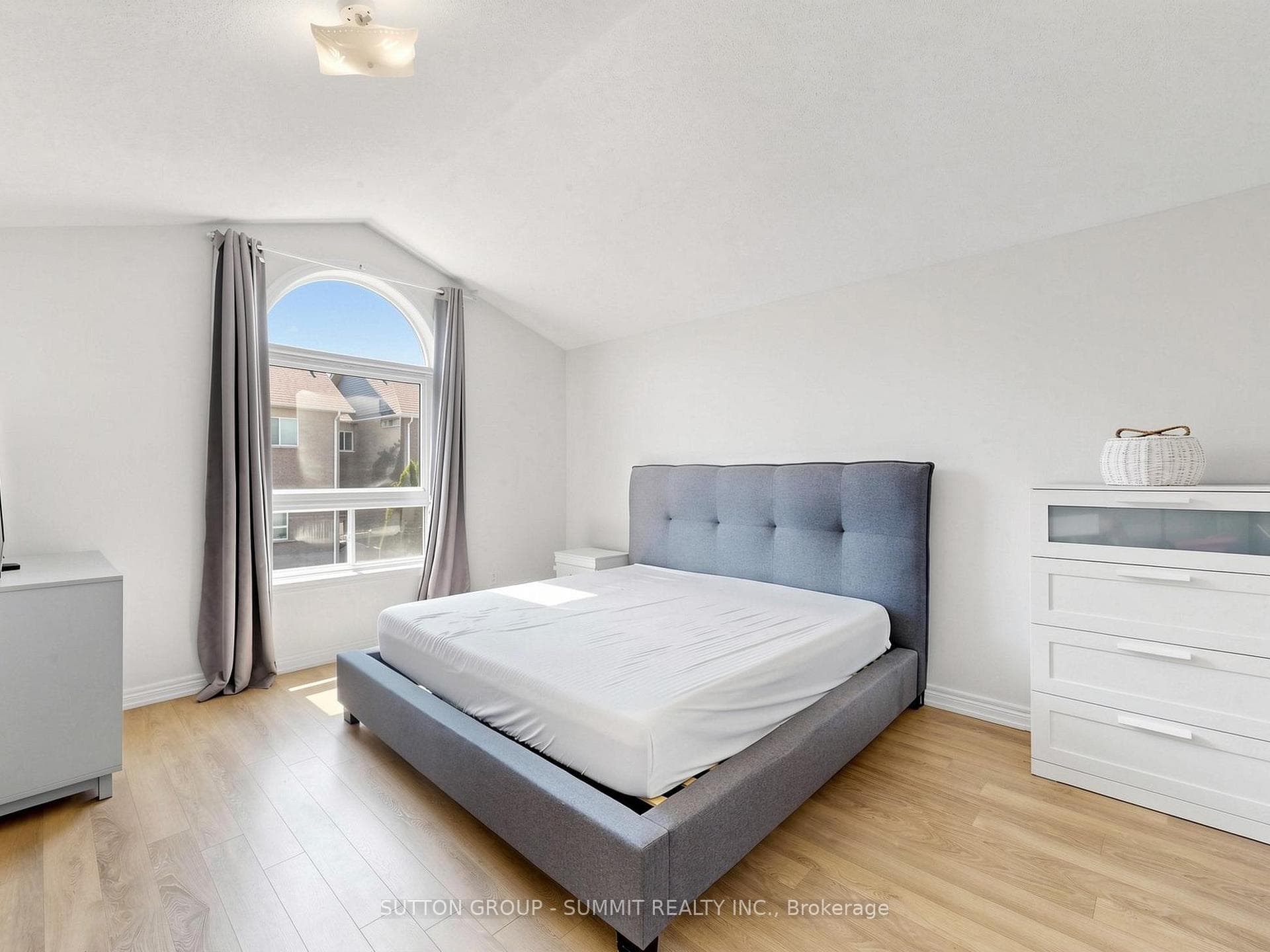 4880 YORKSHIRE Avenue - Detached photo 22 of 50 in Mississauga, Ontario