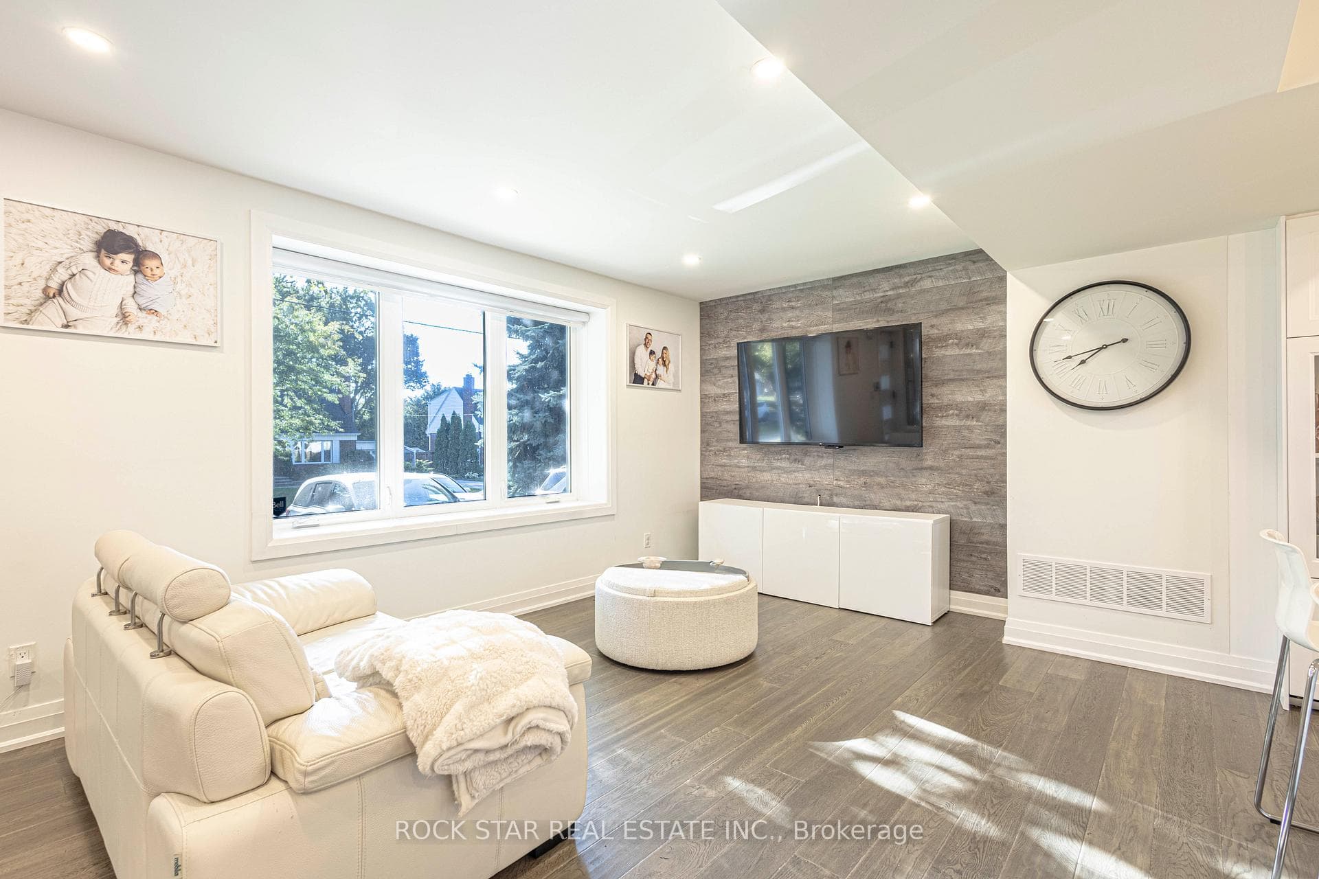 2055 Courtland Crescent - Detached photo 9 of 40 in Mississauga, Ontario