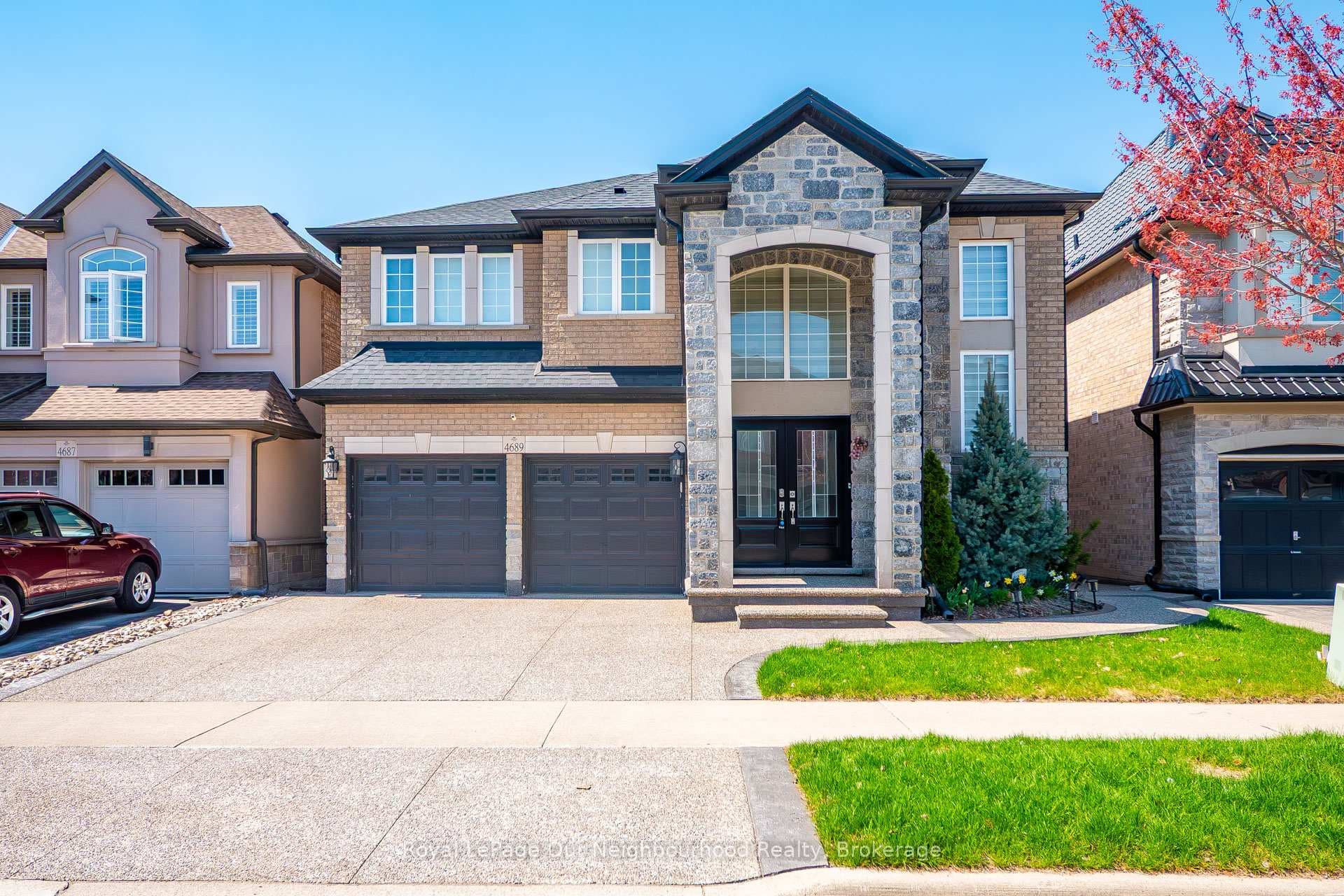 4689 Leanna Heights Road - Detached photo 1 of 39 in Burlington, Ontario