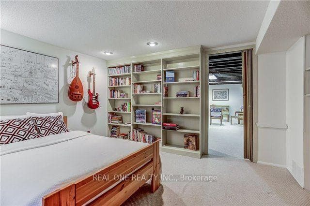 1268 Lorne Park Road - Detached photo 18 of 20 in Mississauga, Ontario