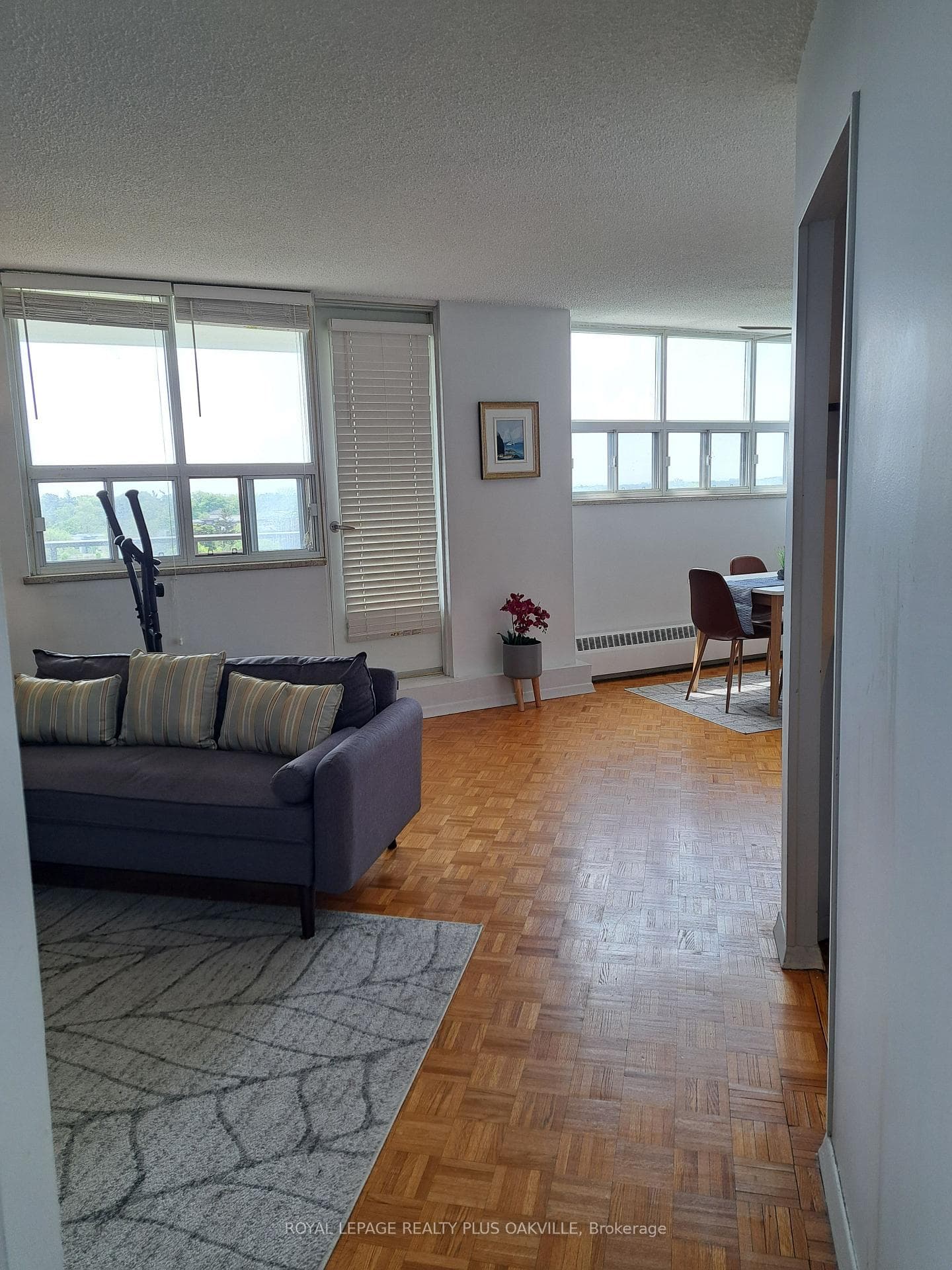 212 Kerr Street Unit 909 - Condo photo 21 of 33 in Oakville, Ontario