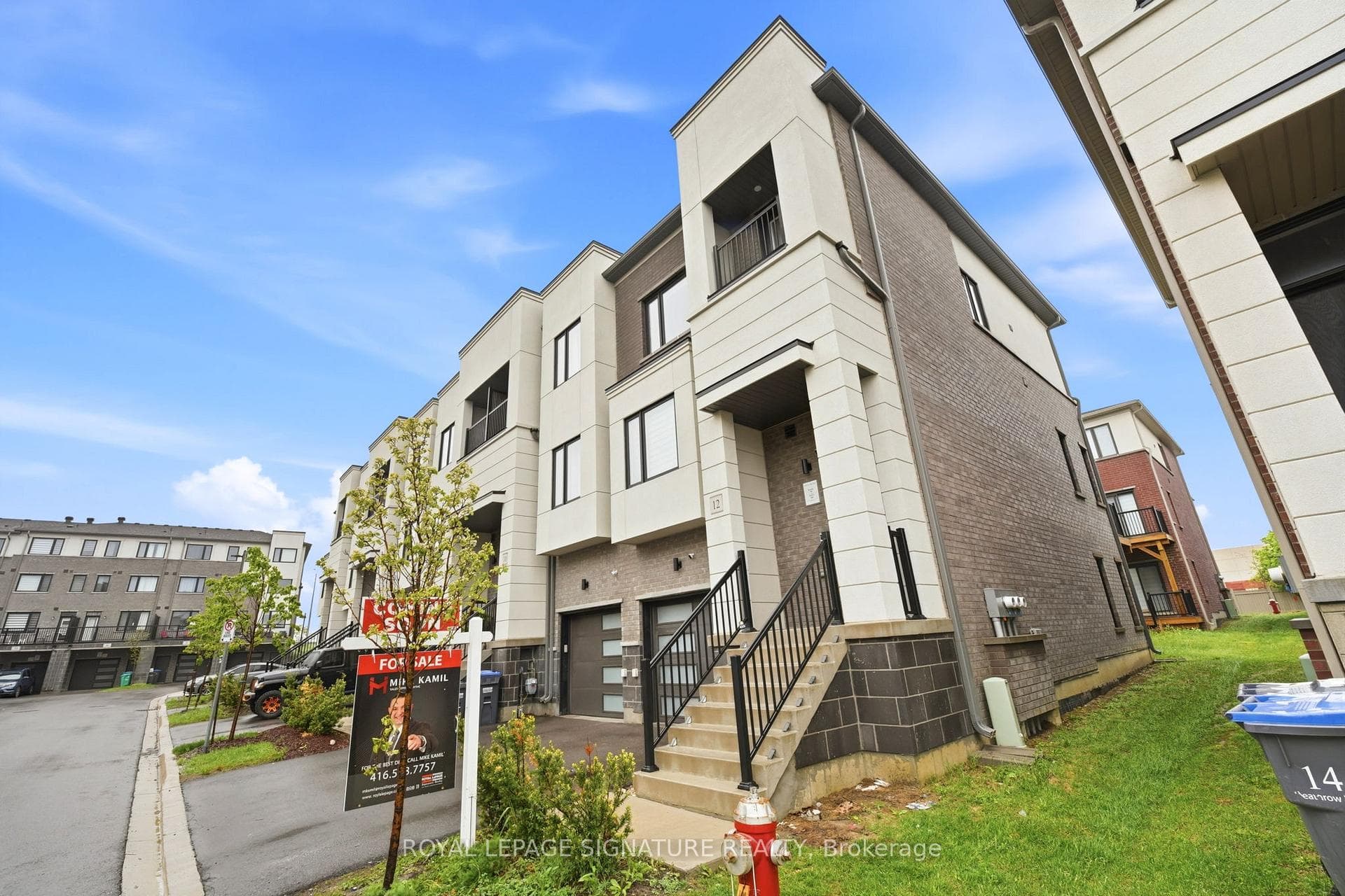 12 Heathrow Lane - Townhouse photo 3 of 40 in Caledon, Ontario