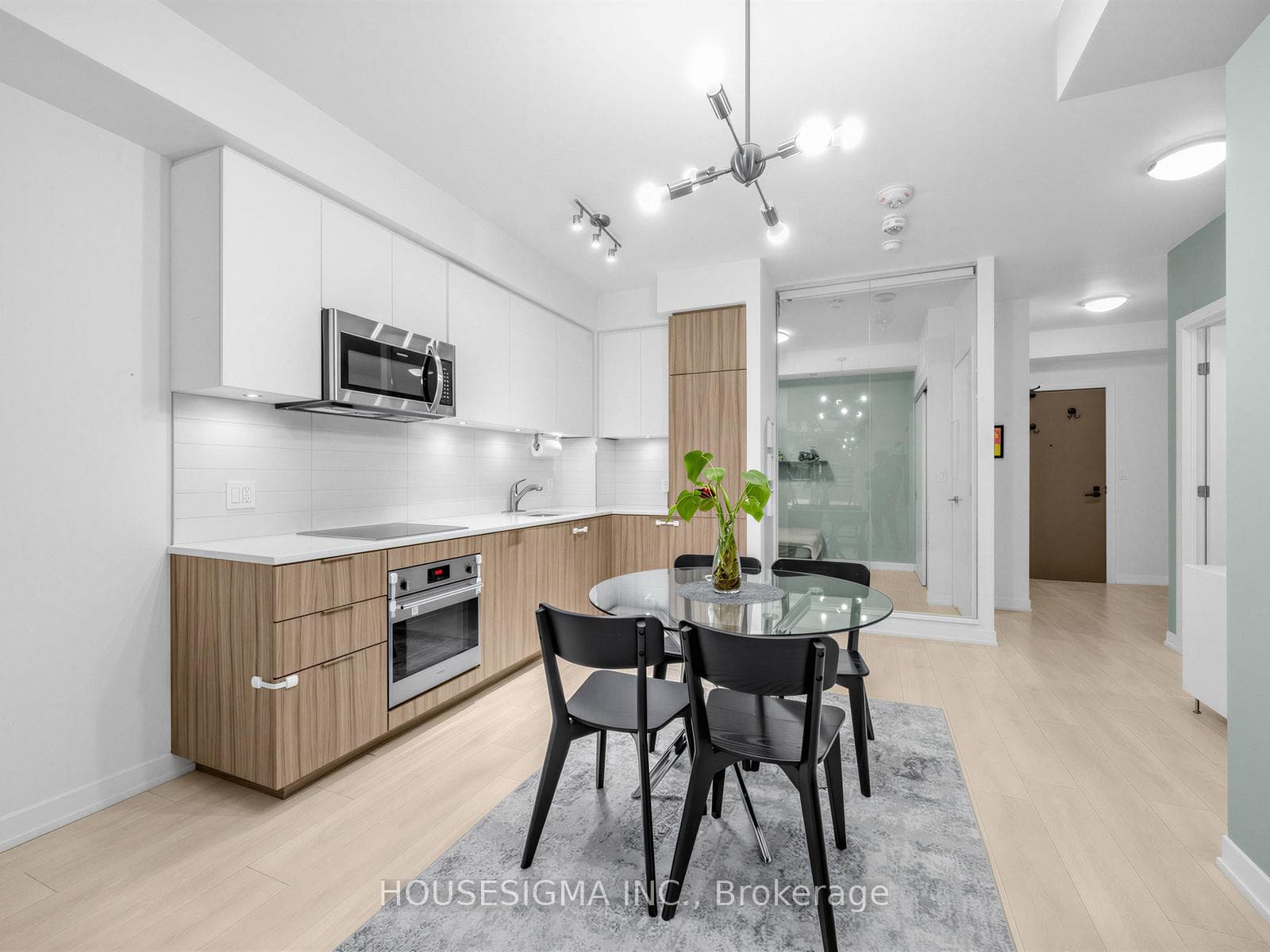 223 St.Clair Avenue Unit 306 - Condo photo 7 of 26 in Annex / Yorkville / Summerhill, Ontario