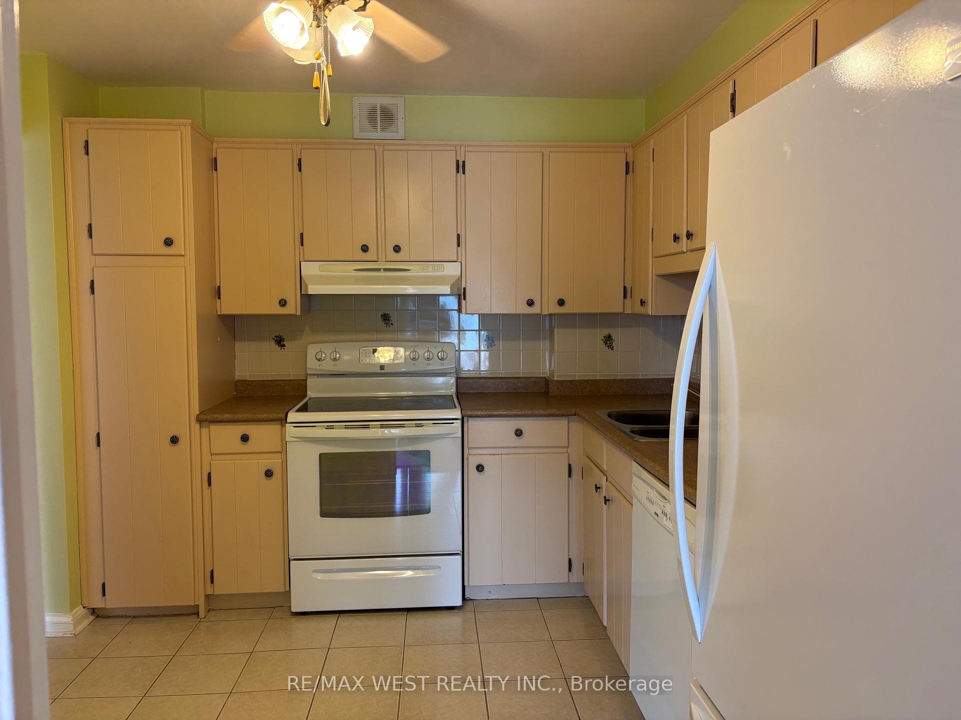 1400 Dixie Road Unit 604 - Condo photo 11 of 35 in Mississauga, Ontario
