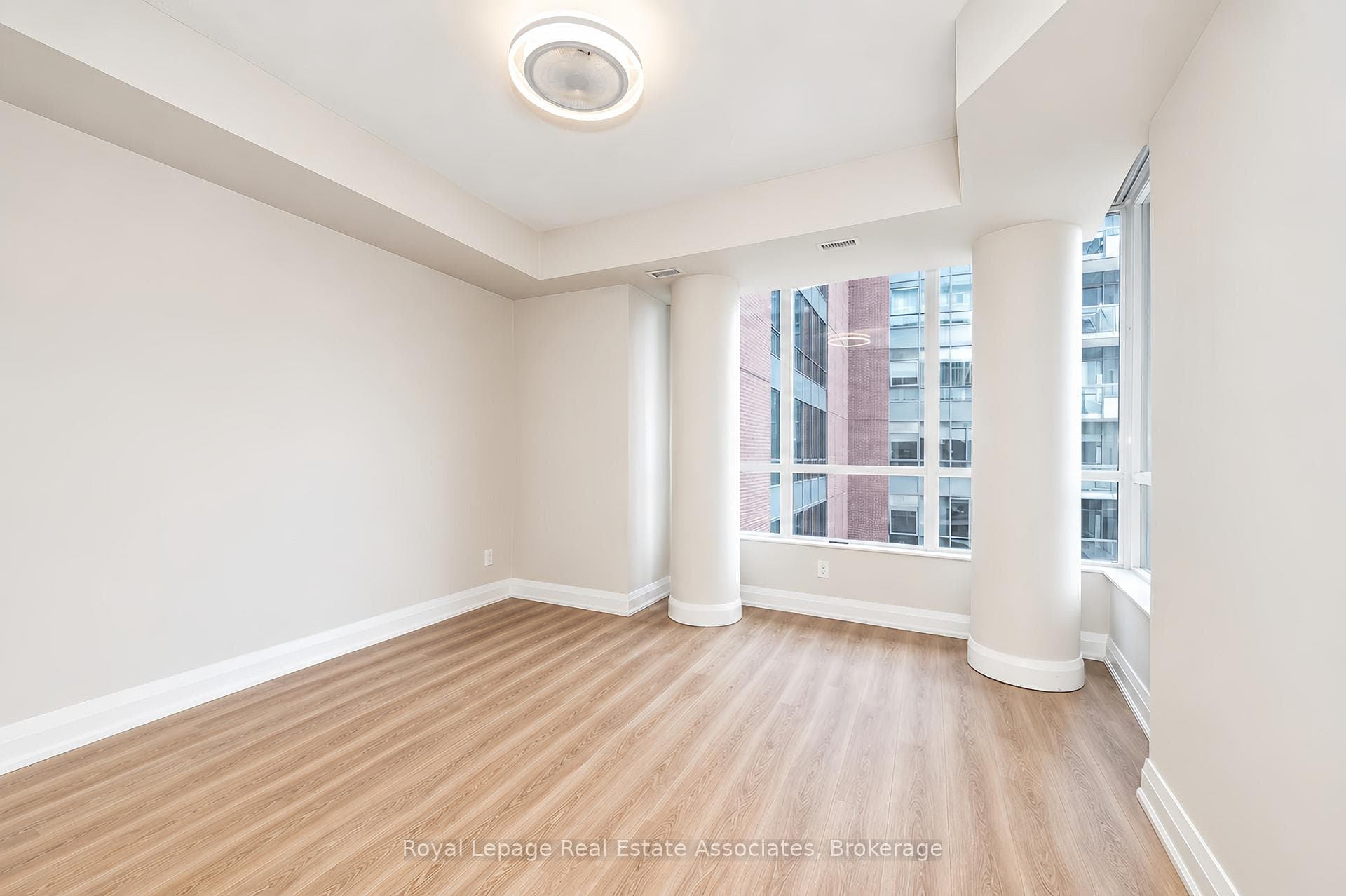 1 Hurontario Street Unit 308 - Condo photo 16 of 35 in Mississauga, Ontario