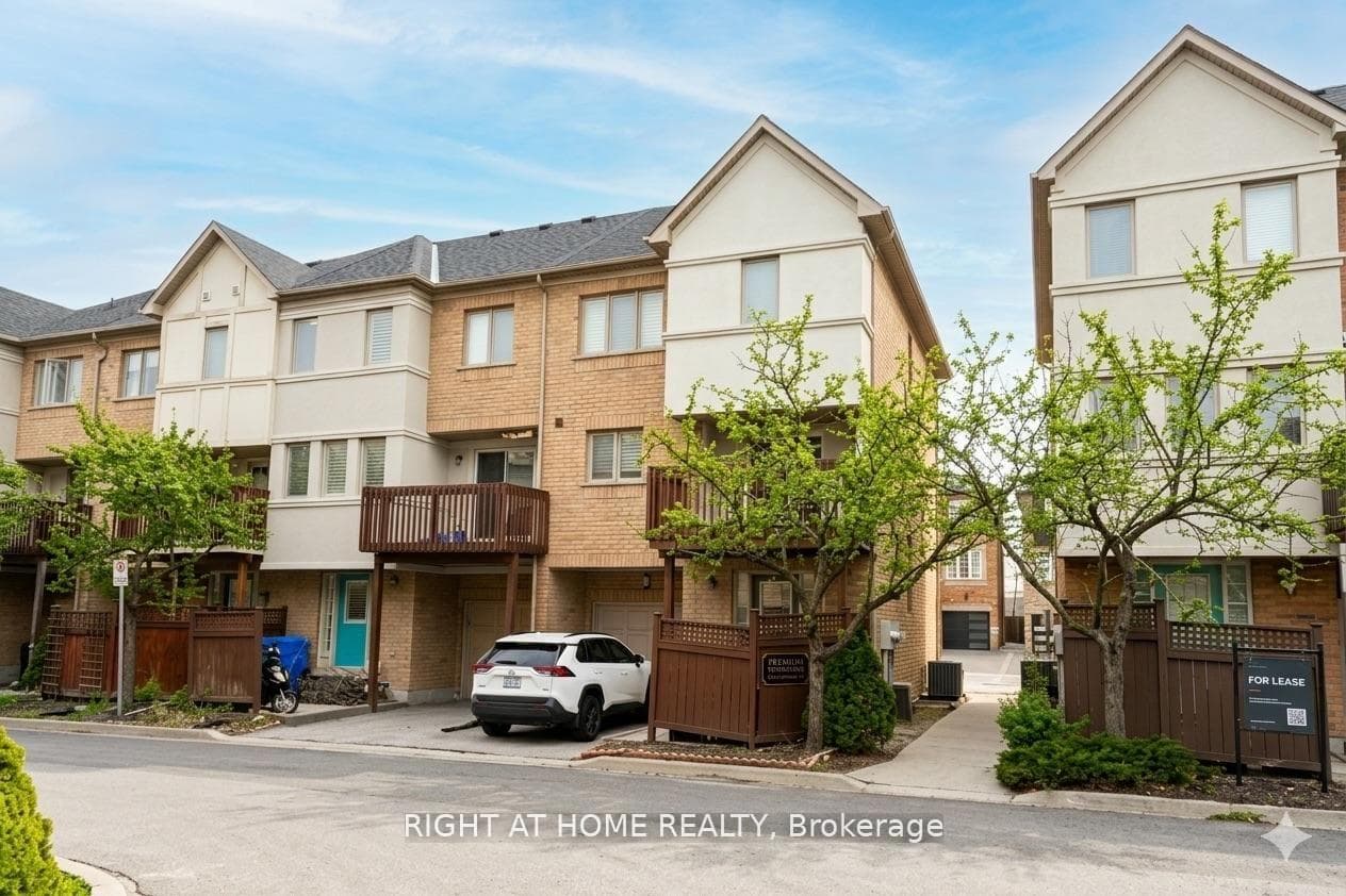 11 West Deane Park Drive Unit 1 - Townhouse photo 2 of 19 in Etobicoke (Islington / Rexdale), Ontario
