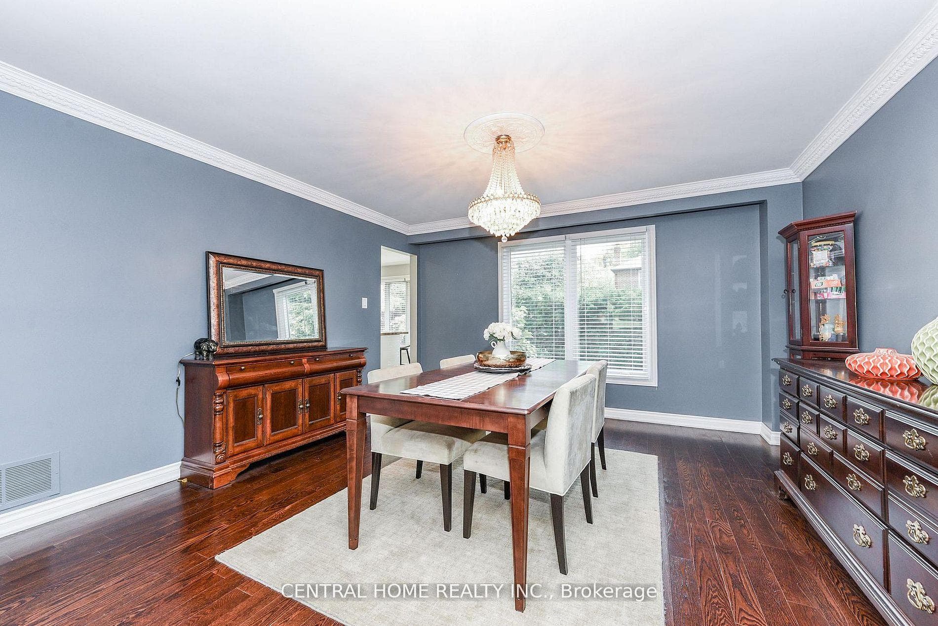 4 Robaldon Road - Detached photo 9 of 40 in Etobicoke (Islington / Rexdale), Ontario