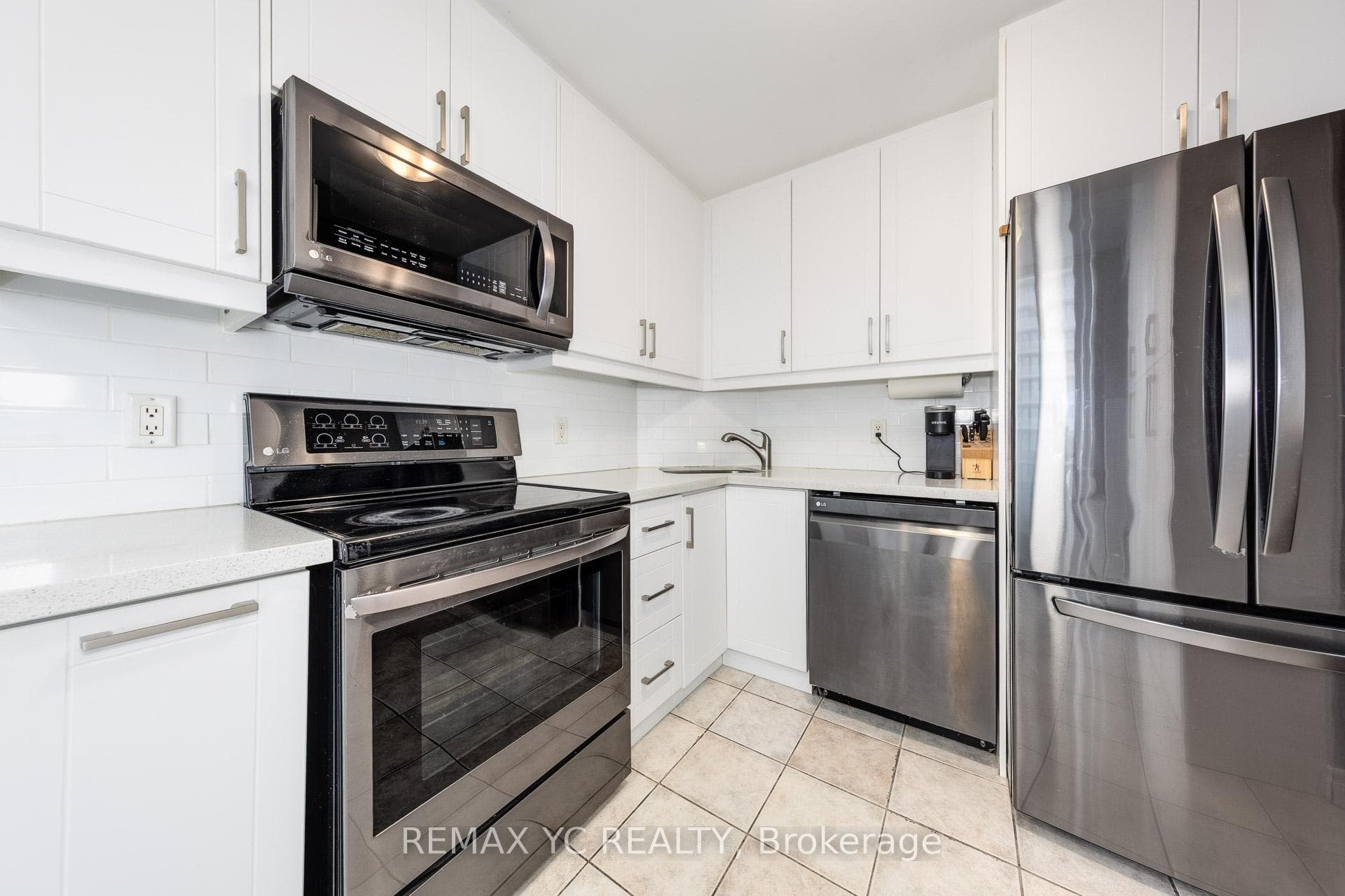 28 Byng Avenue Unit 802 - Condo photo 9 of 21 in Willowdale / Newtonbrook, Ontario