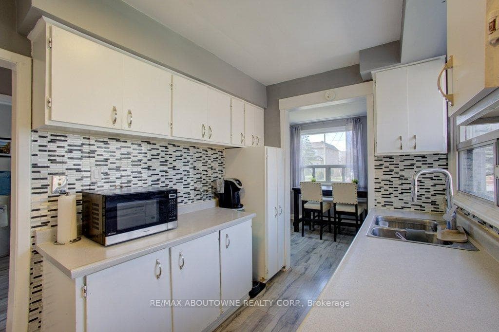 114 Ringwood Road - Detached photo 10 of 20 in Oakville, Ontario