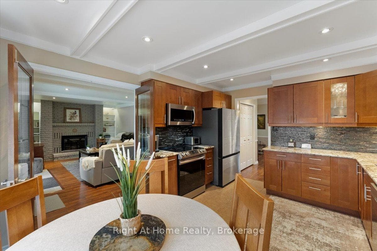 437 Shoreacres Road - Detached photo 13 of 50 in Burlington, Ontario