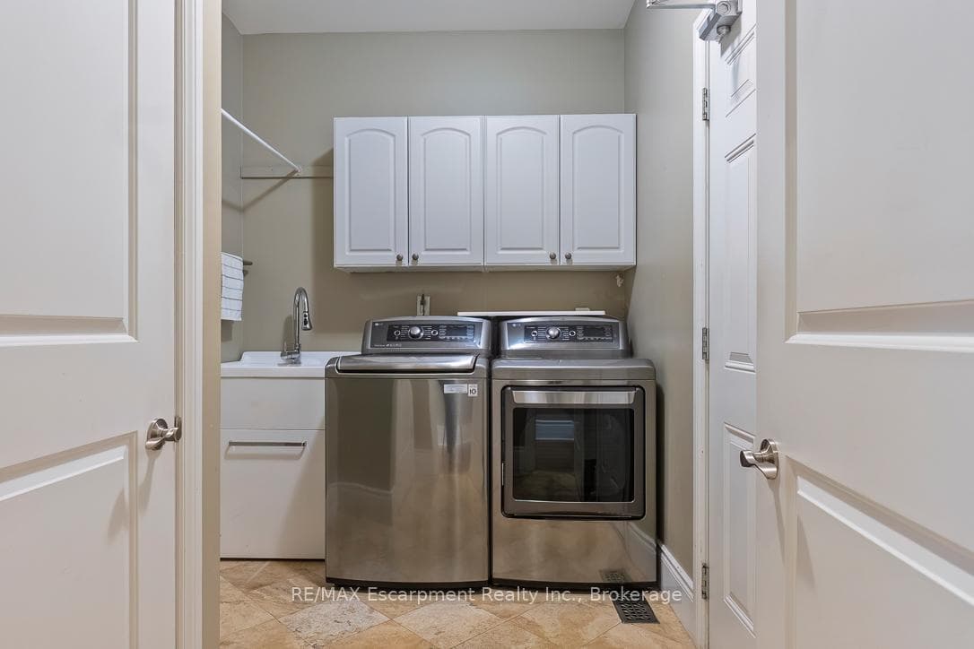 214 MAPLE GROVE Drive - Detached photo 28 of 49 in Oakville, Ontario