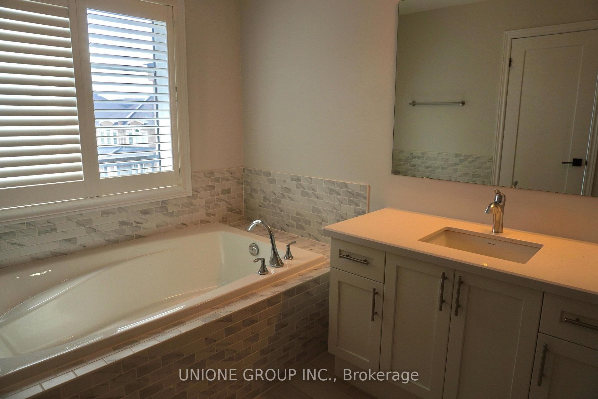 3024 George Savage Avenue - Townhouse photo 9 of 17 in Oakville, Ontario
