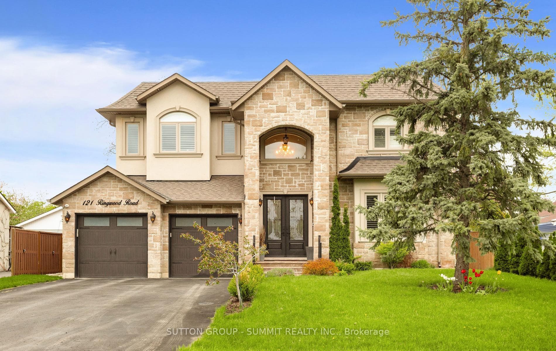 121 Ringwood Road - Detached photo 1 of 49 in Oakville, Ontario