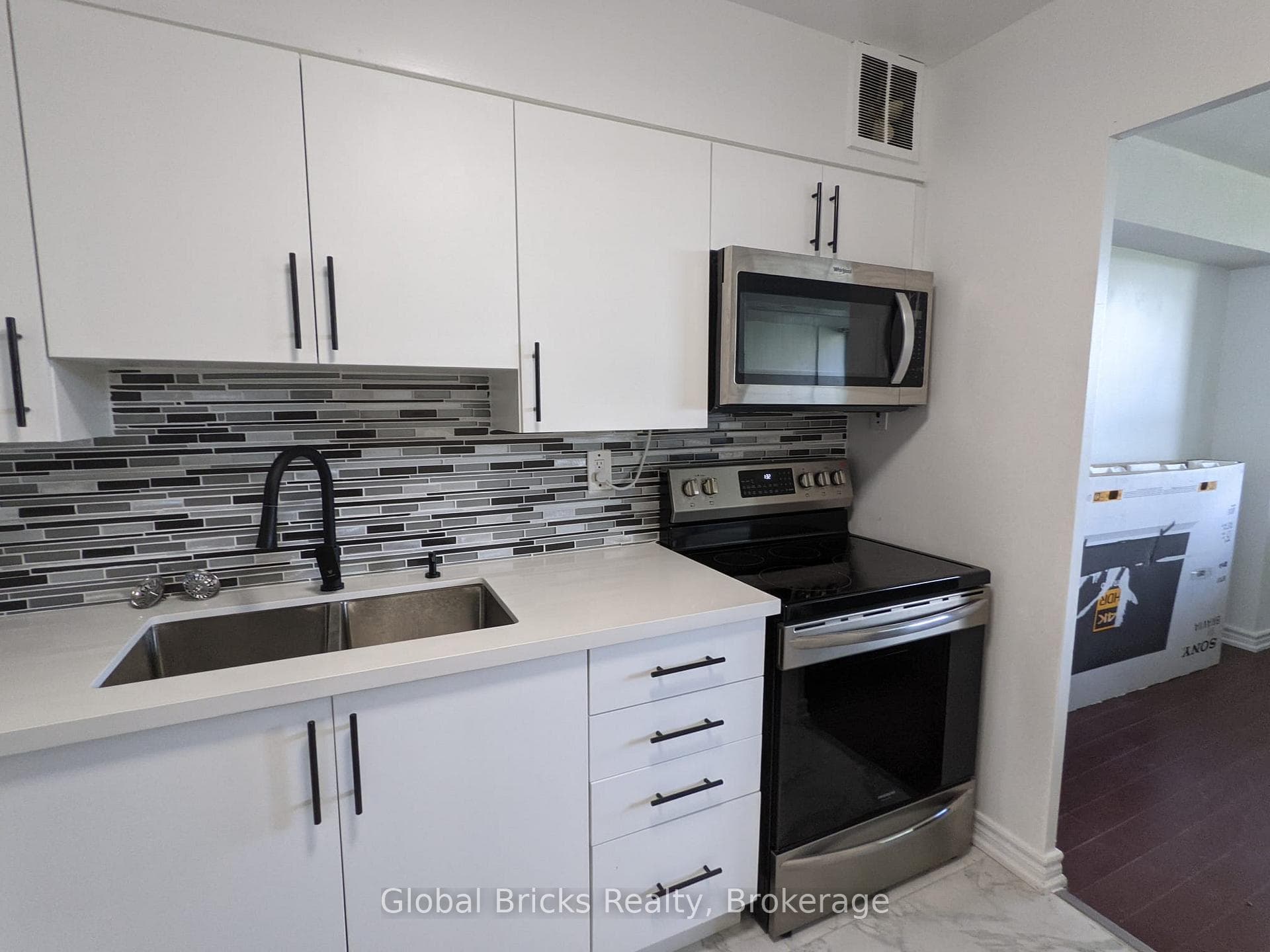 451 The West Mall N/A Unit 320 - Condo photo 6 of 11 in Etobicoke (Islington / Rexdale), Ontario