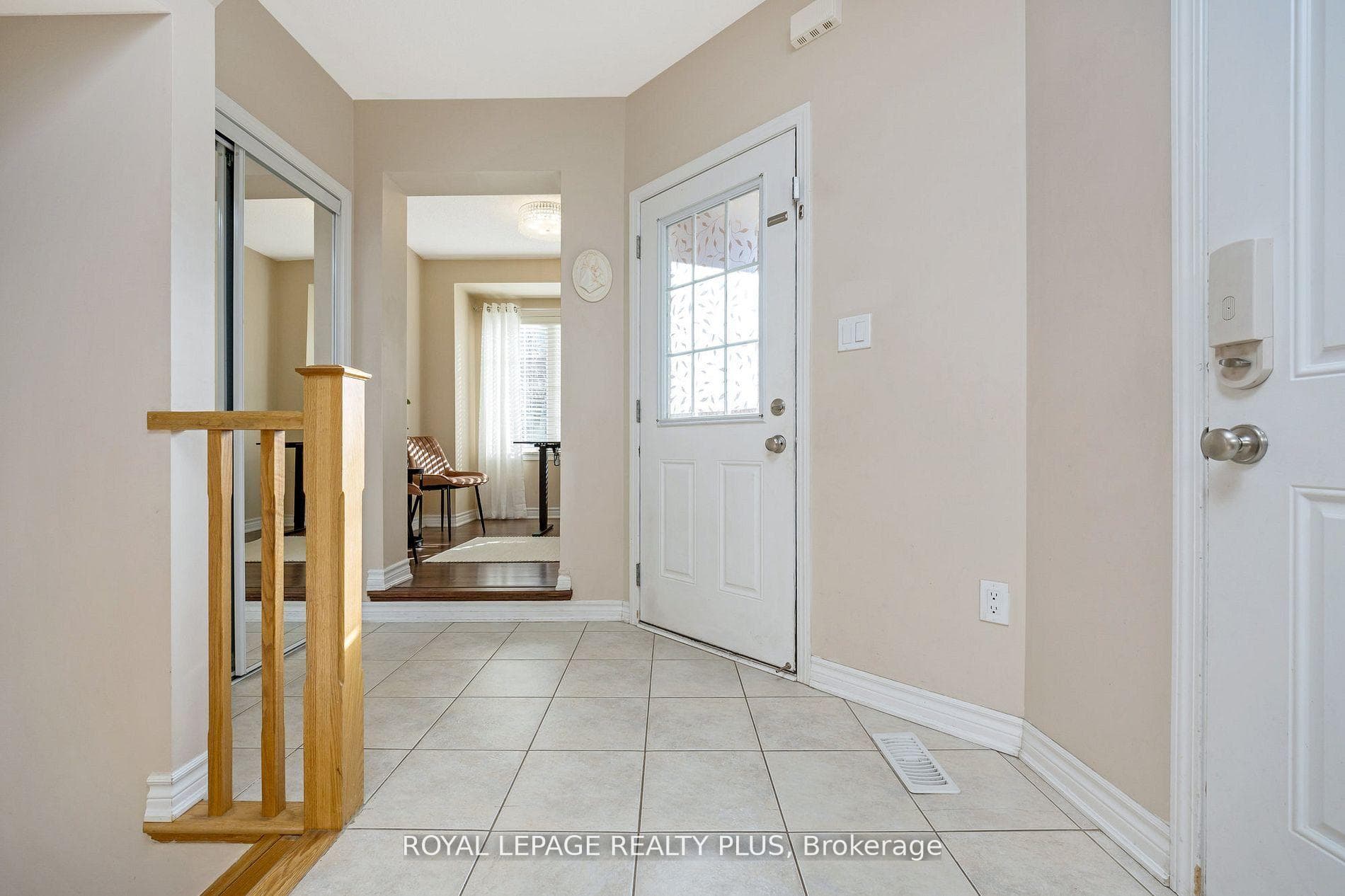 1542 Gainer Crescent - Townhouse photo 3 of 40 in Milton, Ontario