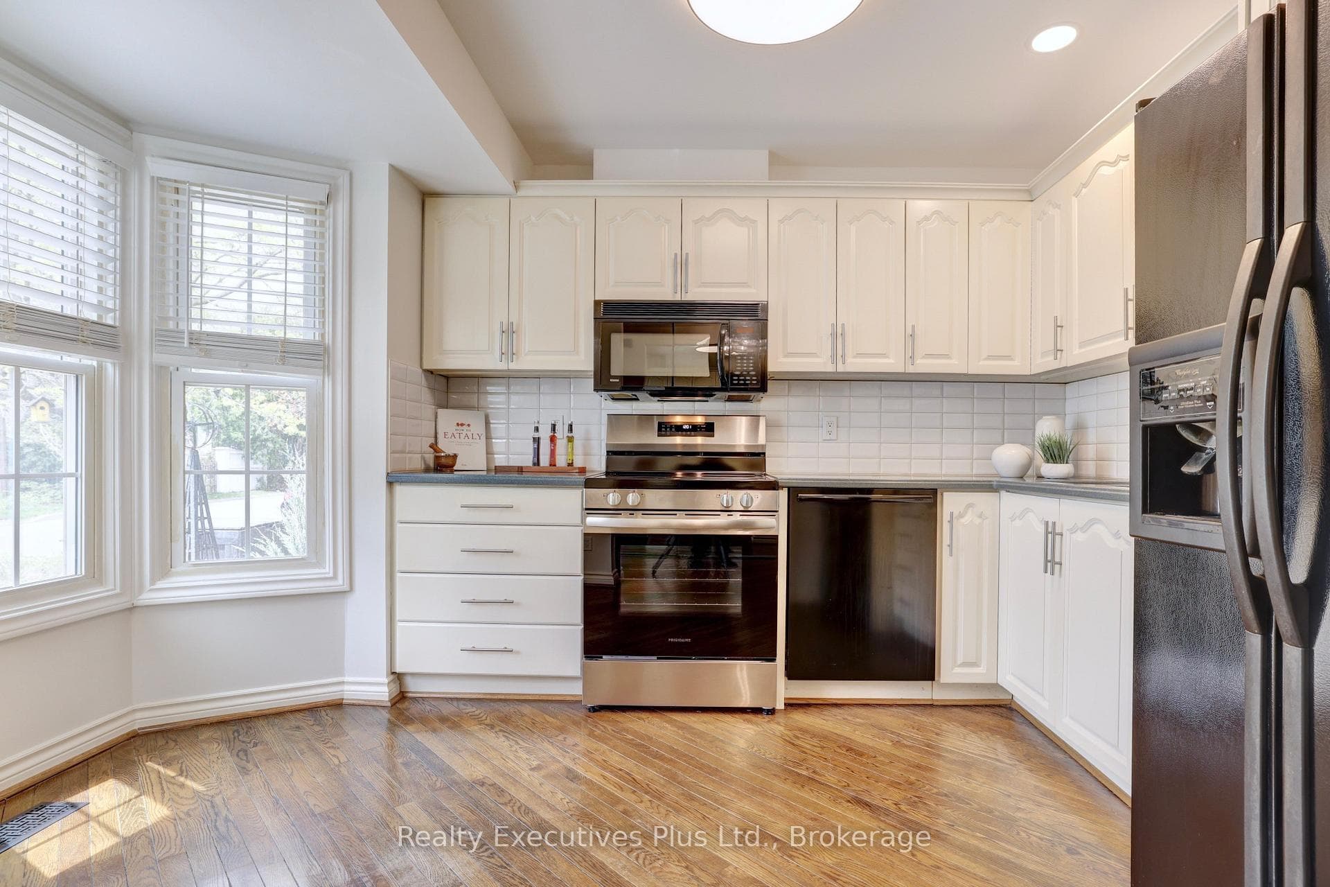 463 Blathwayte Lane - Townhouse photo 4 of 48 in Burlington, Ontario