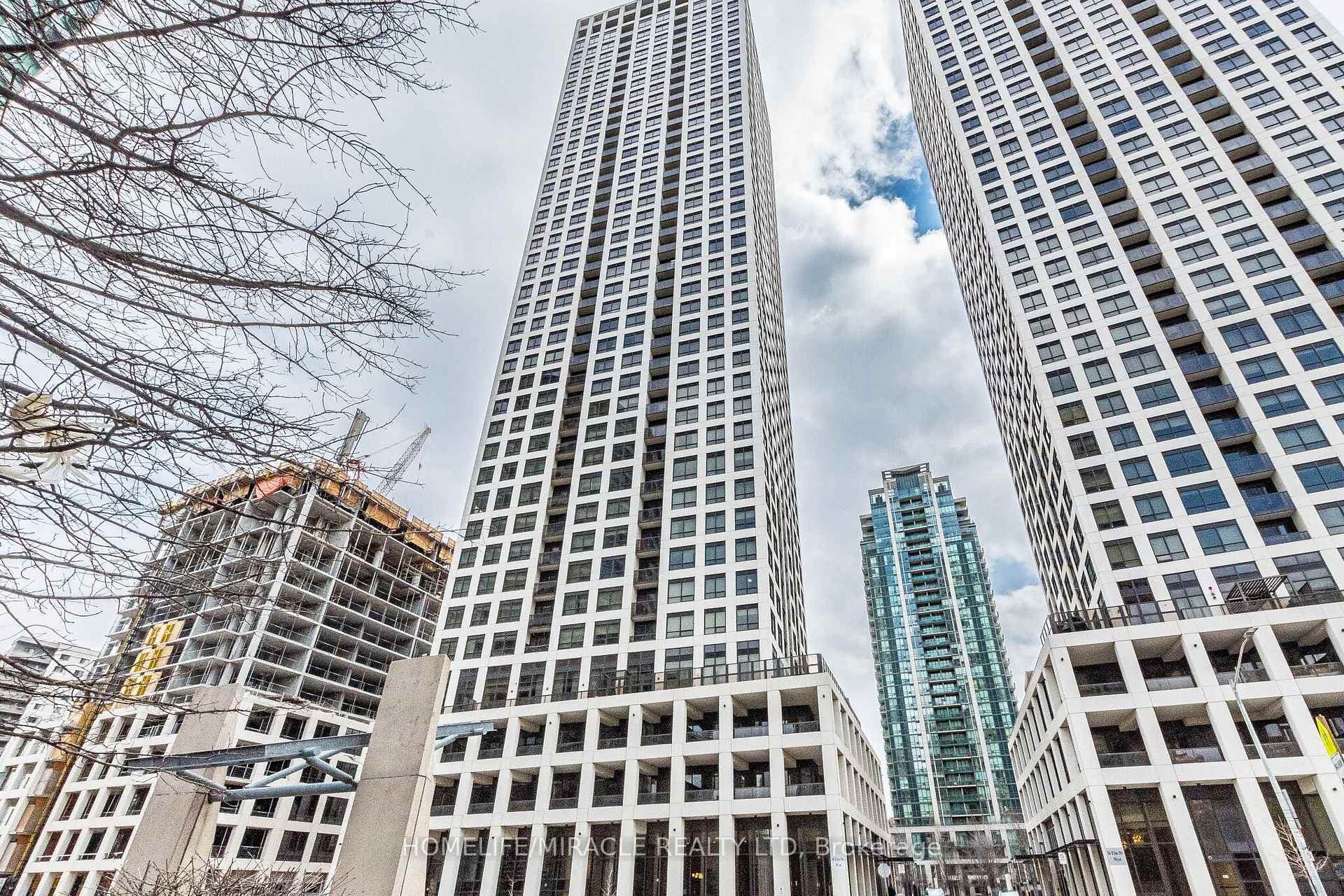 30 Elm Street Unit 3802 - Condo for sale in Streetsville, Ontario